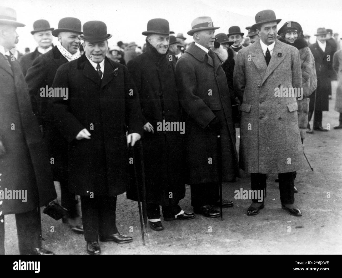 William Lyon MacKenzie King , ( premier ministre du Canada ) Sir Samuel Hoare ( secrétaire d'État britannique à l'Air ) et le général Jan Smuts , premier ministre de l'Afrique du Sud , au Canada . 11 novembre 1923 Banque D'Images