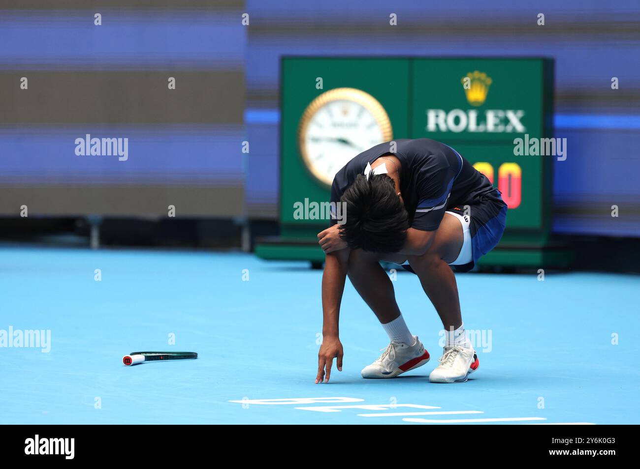 Pékin, Chine. 26 septembre 2024. Zhou Yi, de Chine, réagit après le match de premier tour masculin contre Pavel Kotov, de Russie, au China Open 2024 à Pékin, Chine, le 26 septembre 2024. Crédit : Zhang Chen/Xinhua/Alamy Live News Banque D'Images