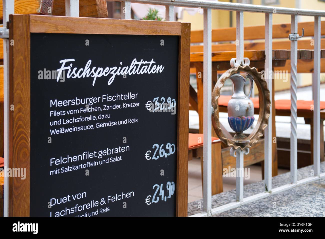 Speisekarte eines restaurants à Meersburg *** Menu d'un restaurant à Meersburg Banque D'Images