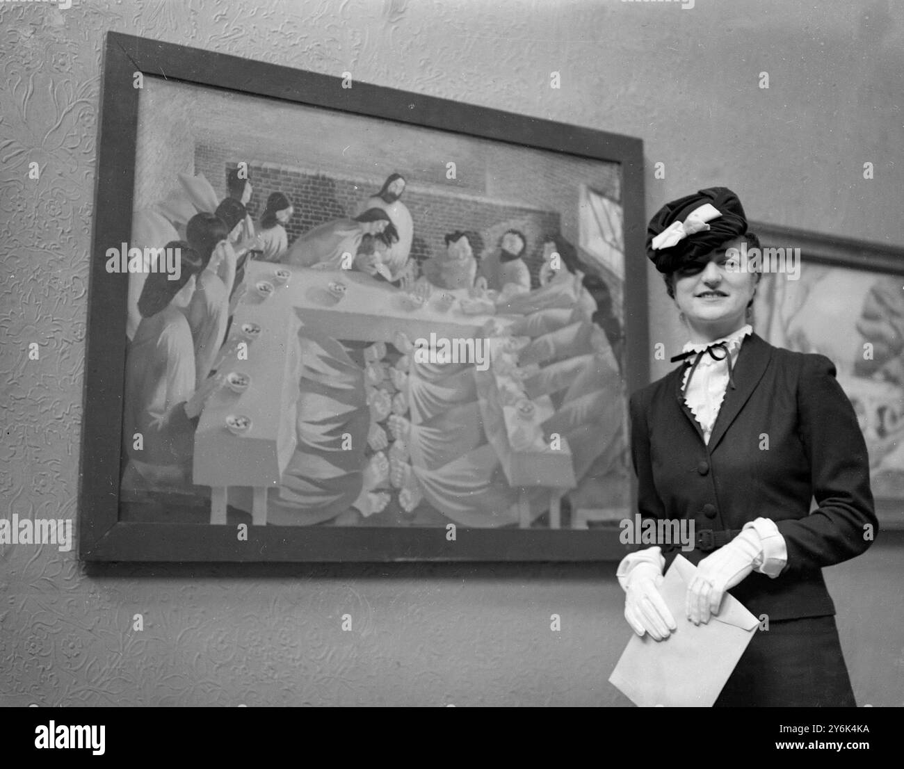 Guerre 1940 la National Gallery Re - a ouvert avec une exposition d'art contemporain organisée par Miss Lilian Browse , qui dirige une galerie d'art à Bond Street. Miss Browse avec l'une des expositions . 14 mars 1940 Banque D'Images