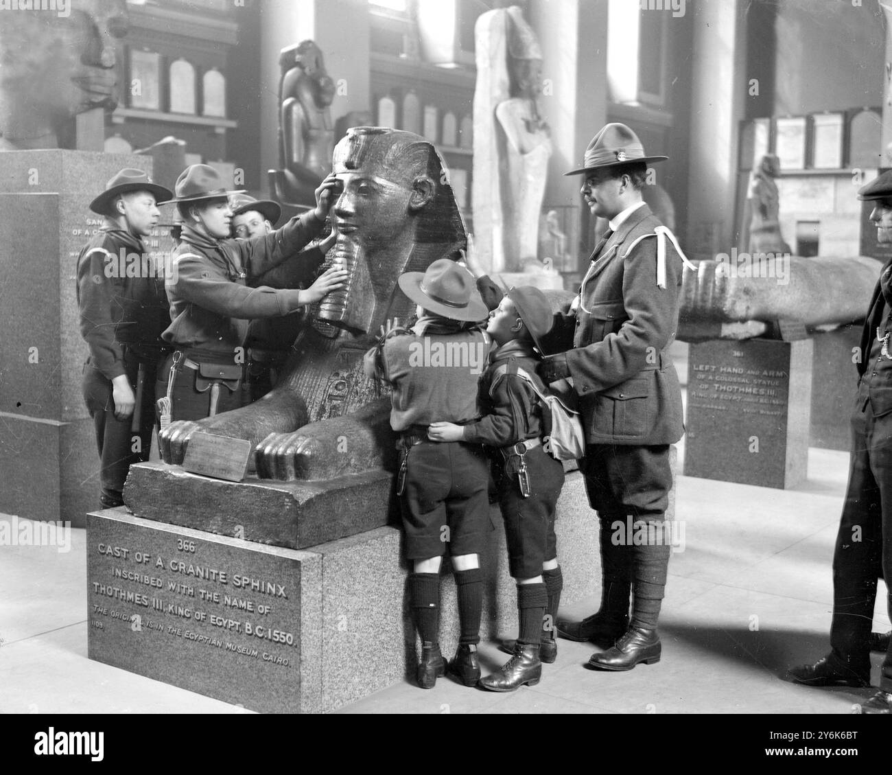Les Boy Scouts de Worcester visitent le British Museum . Banque D'Images