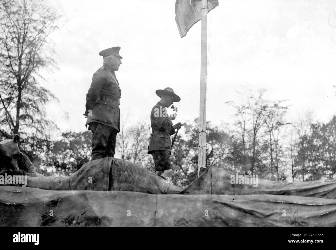 Rassemblement des Scouts au Palais Alexandra. Le prince de Galles prononce son discours à travers un émetteur. 6 octobre 1922 Banque D'Images