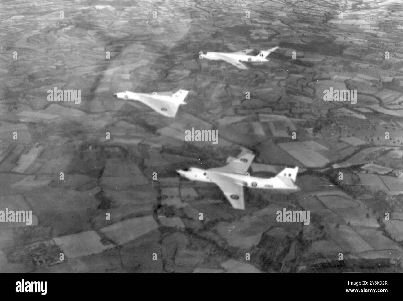 Trois bombardiers A britanniques maintenant en service dans la Royal Air Force an Avron Vulcan mène et Vickers Valiant à l'arrière et Handley page Victor au premier plan en février 1958 Banque D'Images