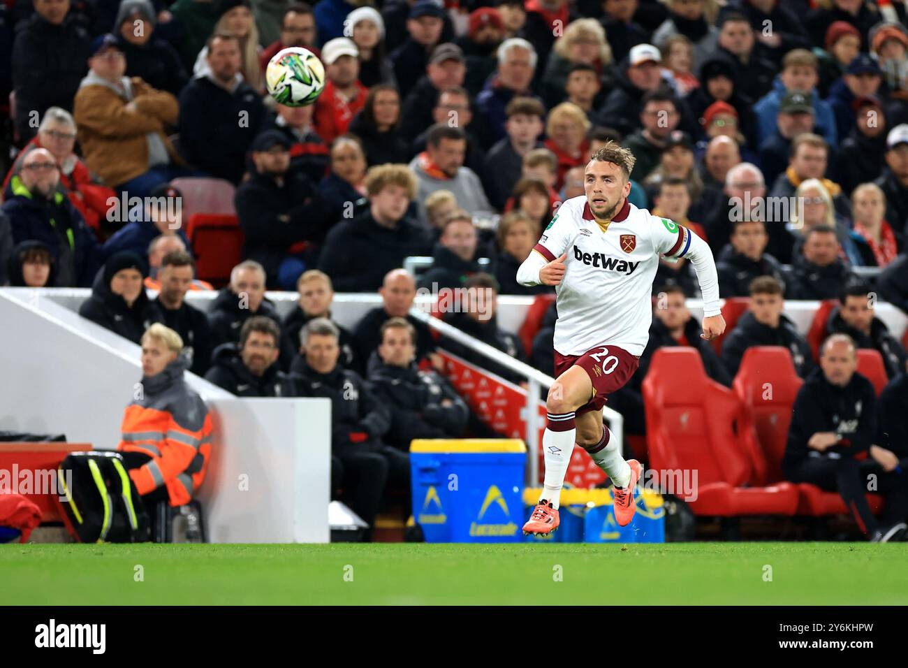 Liverpool, Royaume-Uni. 25 septembre 2024. Jarrod Bowen de West Ham poursuit le ballon lors du match de la Coupe Carabao à Anfield, Liverpool. Le crédit photo devrait se lire comme suit : Jessica Hornby/Sportimage crédit : Sportimage Ltd/Alamy Live News Banque D'Images