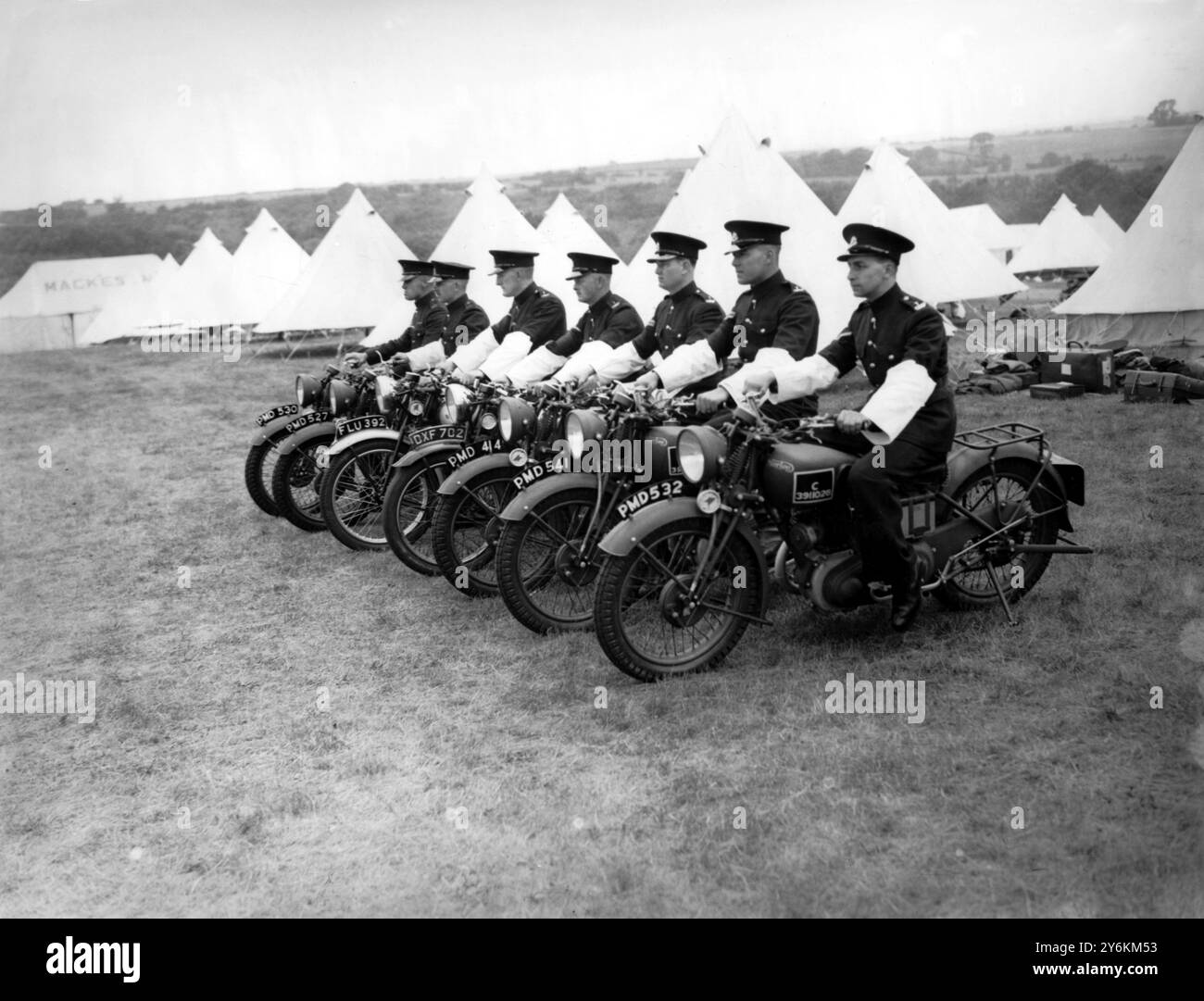 1939 Front d'accueil. West Kent Territorials s'entraîne dans un camp sur la côte sud. Norton Motorbikes Banque D'Images
