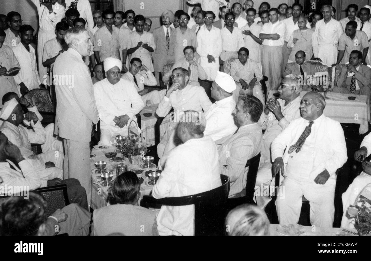 A New Delhi pour des entretiens avec le premier ministre indien est Sir Owen Dixon, médiateur de l'ONU au Cachemire. Une réception a été donnée en son honneur à l'Hôtel Imperial de New Delhi, par la Foreign relations Society of India. Au cours de la réception, il a parlé de la nécessité urgente de trouver une solution à la question. 5 juin 1950 Banque D'Images