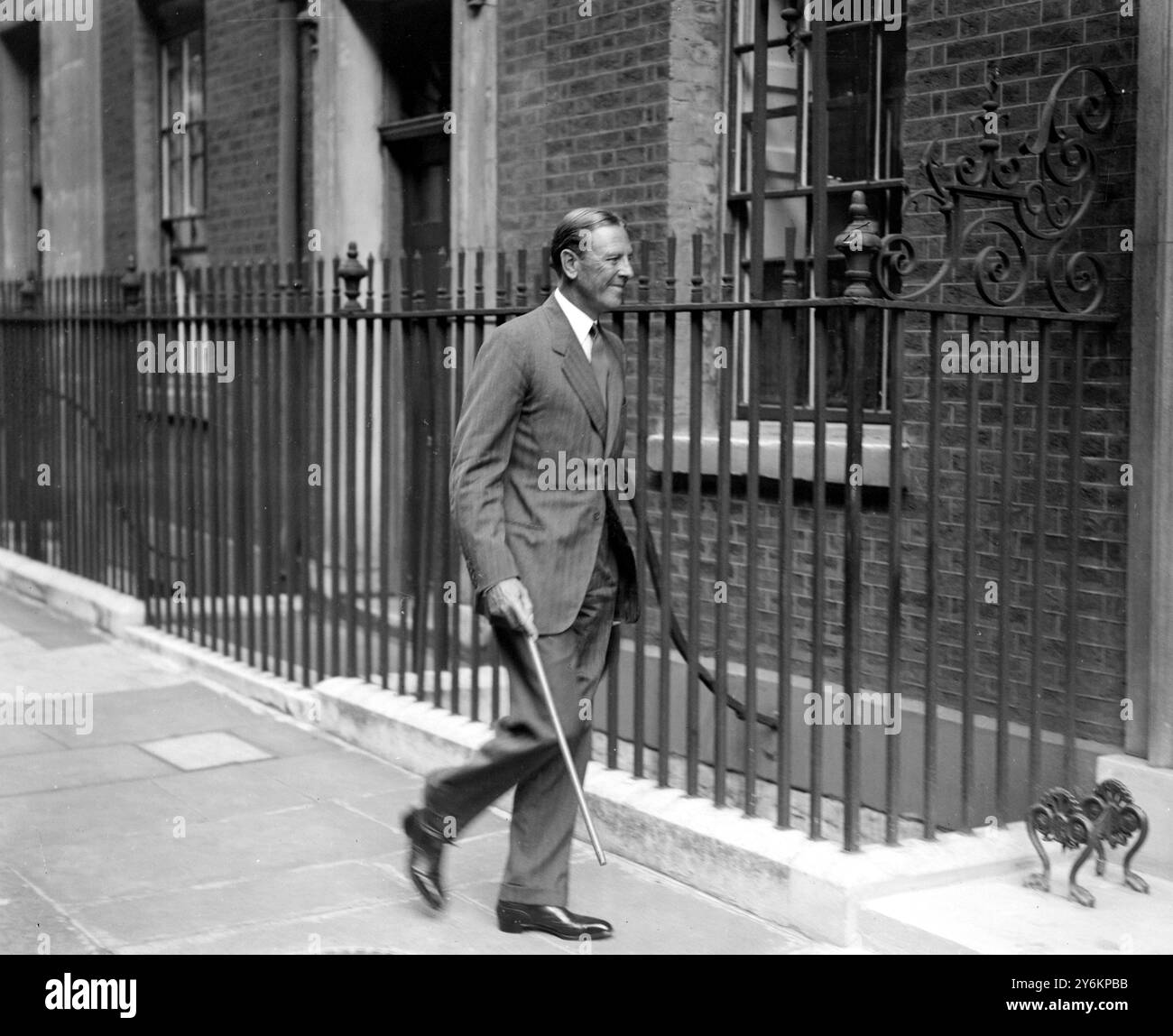 Sir Bolton Eyres-Monsell en arrivant à une réunion du cabinet à Downing Street en 1933 - Bolton Meredith Eyres-Monsell, 1er vicomte Monsell, GBE, PC (22 février 1881 - 21 mars 1969) est un homme politique du Parti conservateur britannique qui a servi comme whip en chef jusqu'en 1931, puis comme premier lord de l'Amirauté. © TopFoto Banque D'Images