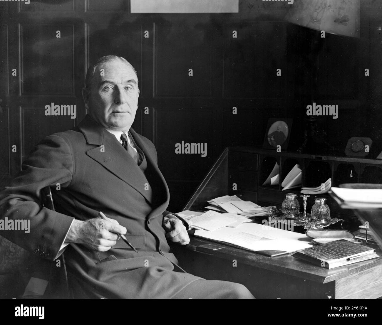 Sir Robert Horne photographié dans son bureau le 7 novembre 1924 - Robert Stevenson Horne, 1er vicomte Horne de Slamannan, GBE, PC, KC (28 février 1871 - 3 septembre 1940) était un homme d'affaires et un homme politique et avocat unioniste écossais. © TopFoto Banque D'Images
