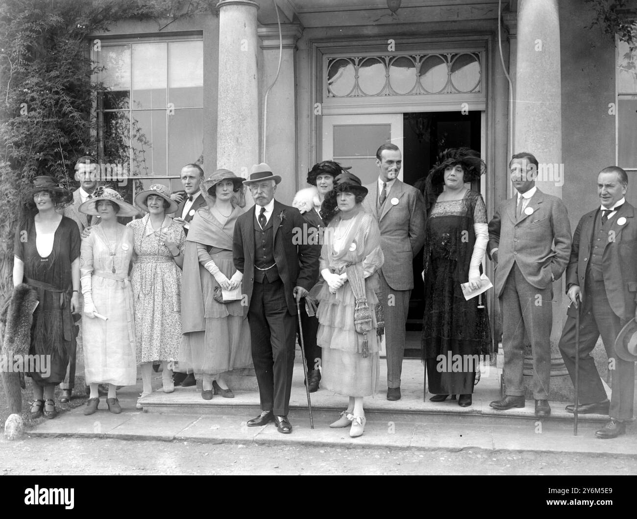 Le duc de Connaught assiste à une fête à Sunninghill Park, Ascot, pour aider les maisons d'air frais de l'armée de l'Église. 1920-1930 Banque D'Images