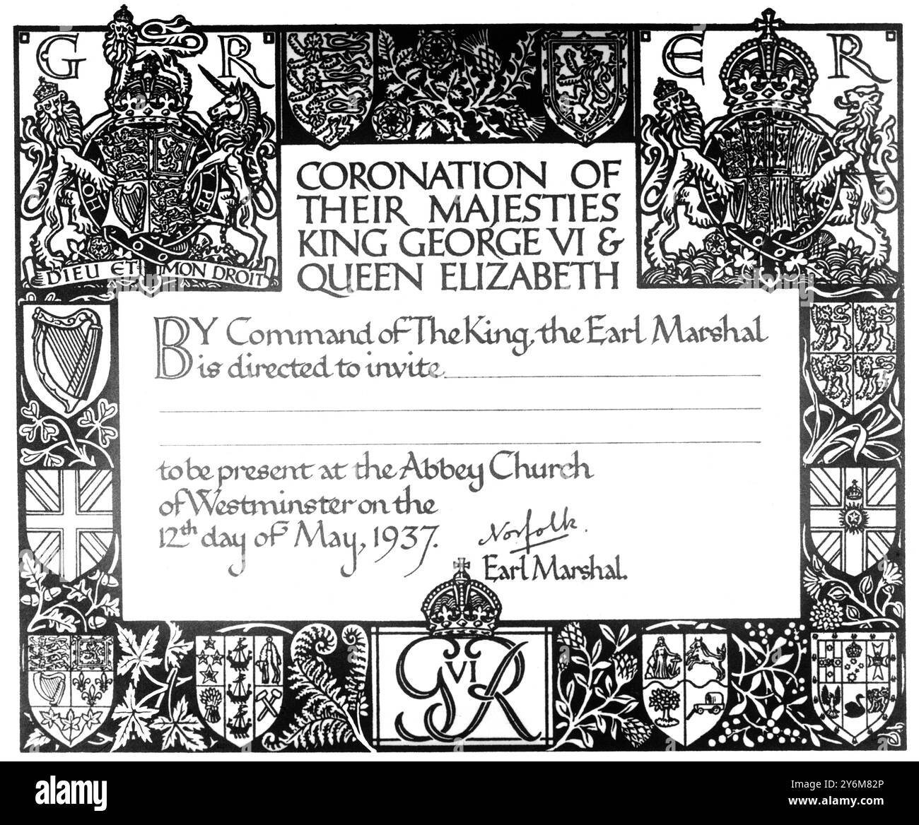 Invitation la plus prisée au monde pour la cérémonie du couronnement du roi George VI et de la reine Elizabeth à l'abbaye de Westminster , émise par le duc de Norfolk , comte maréchal d'Angleterre , sous le commandement du roi . 12 mai 1937 Banque D'Images