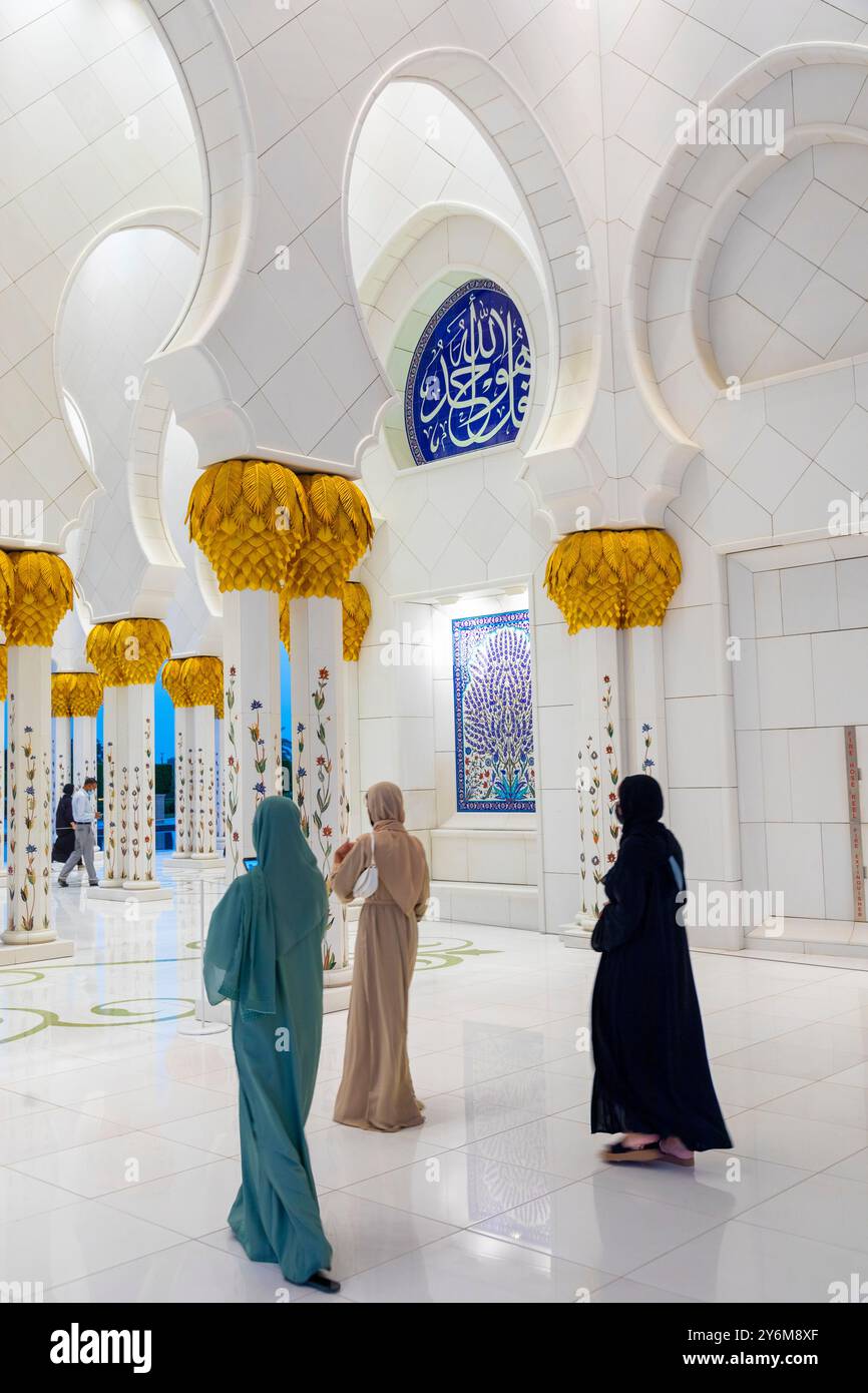 Émirats arabes Unis, Abu Dhabi. Grande mosquée Sheikh Zayed Banque D'Images