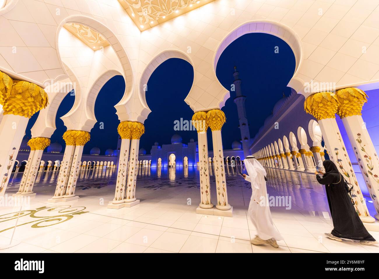 Émirats arabes Unis, Abu Dhabi. Grande mosquée Sheikh Zayed Banque D'Images