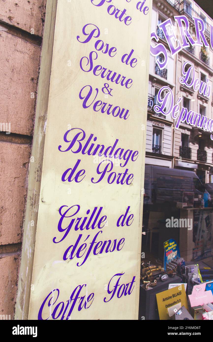 France, Paris, magasin proposant des systèmes contre le vol et le vandalisme Banque D'Images