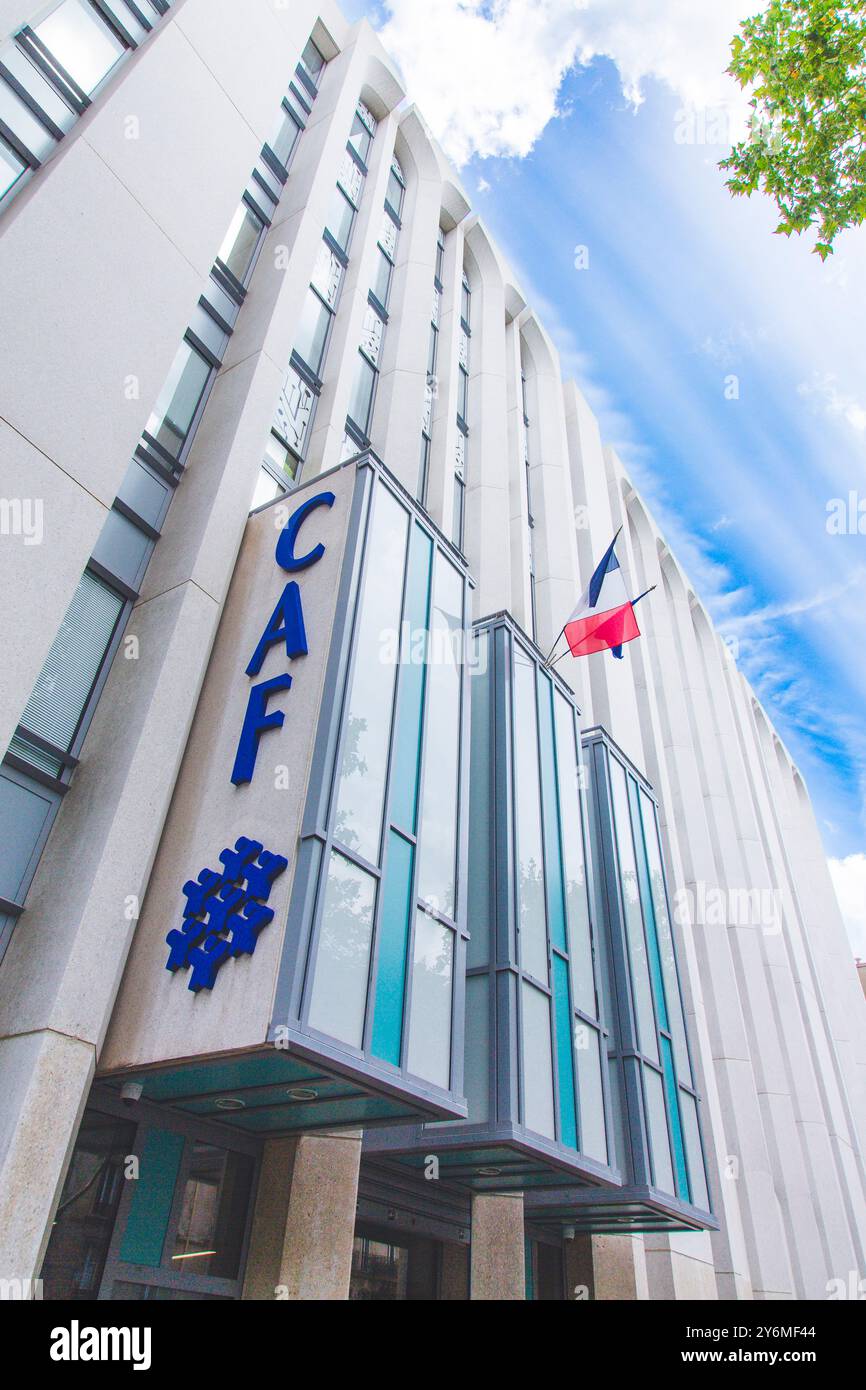 France, Paris, CAF, caisse des allocations familiales, rue Jean Jaurès Banque D'Images