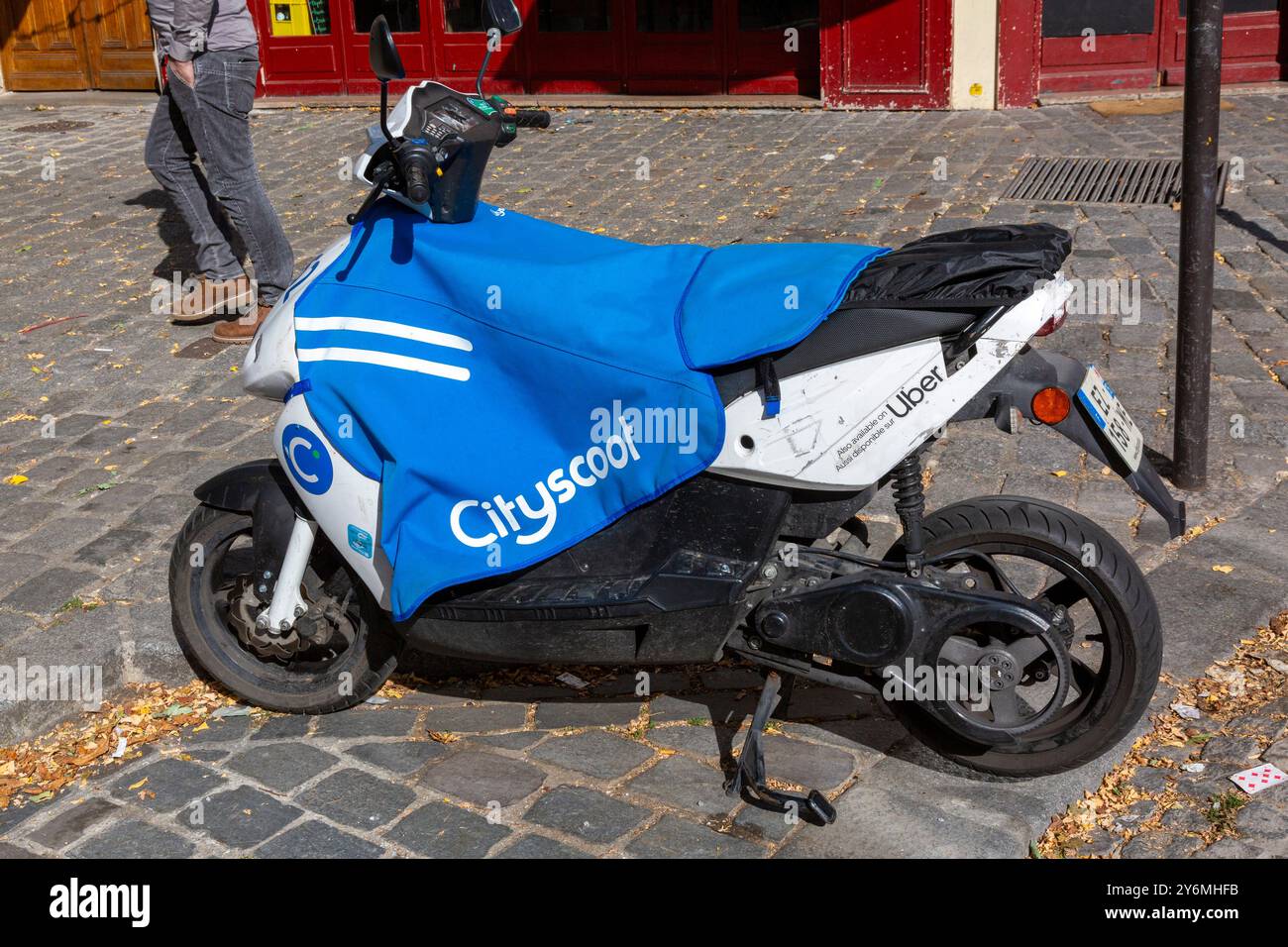 France, Ile-de-France, Paris, Location de scooter électrique, Cityscoot by UBER Banque D'Images