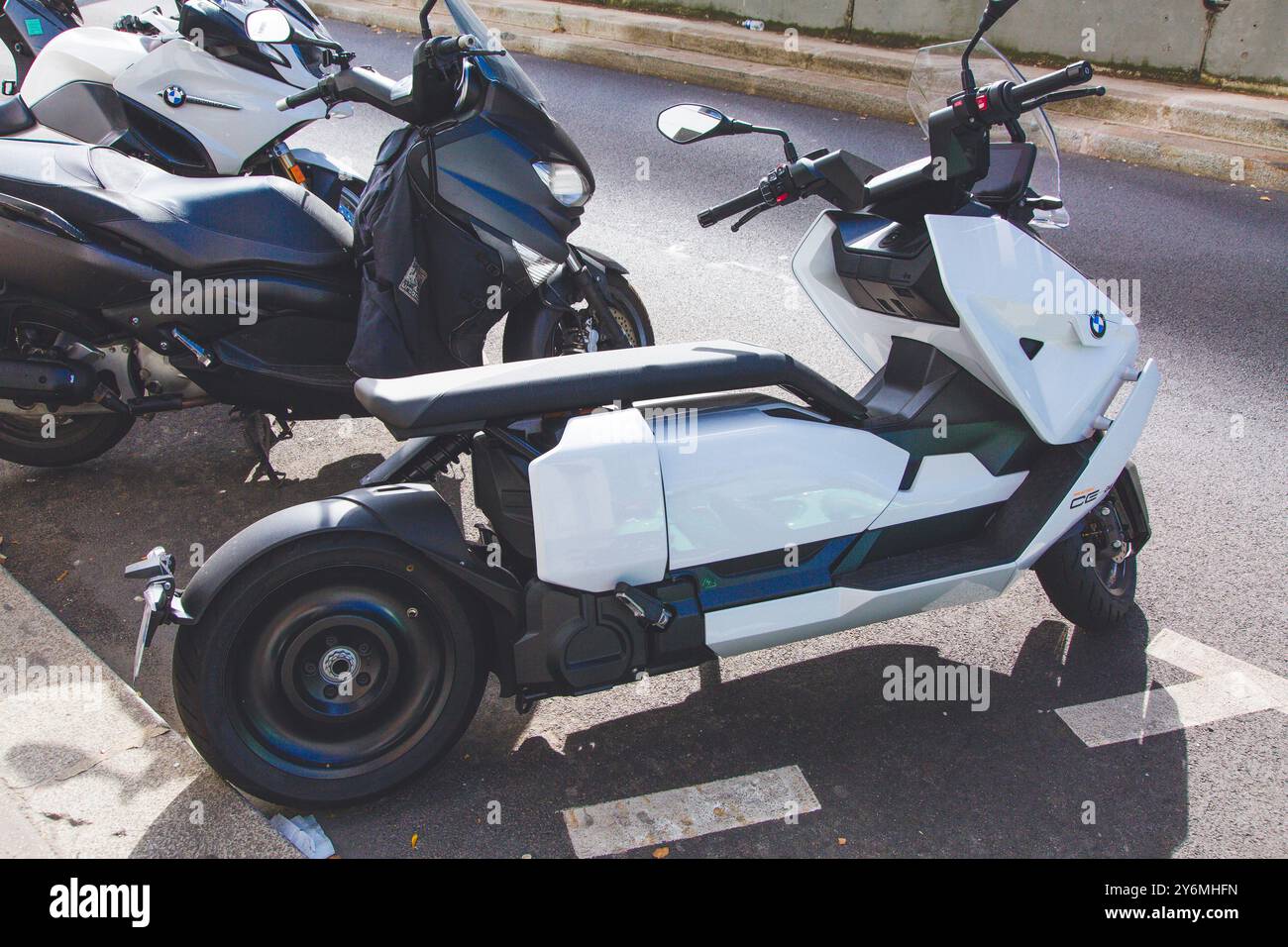 France, Ile-de-France, Paris, transport, scooter électrique BMW ce-04 Banque D'Images