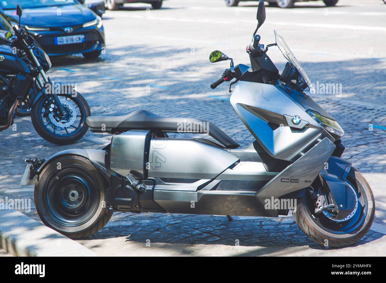 France, Ile-de-France, Paris, transport, scooter électrique BMW ce-04 Banque D'Images