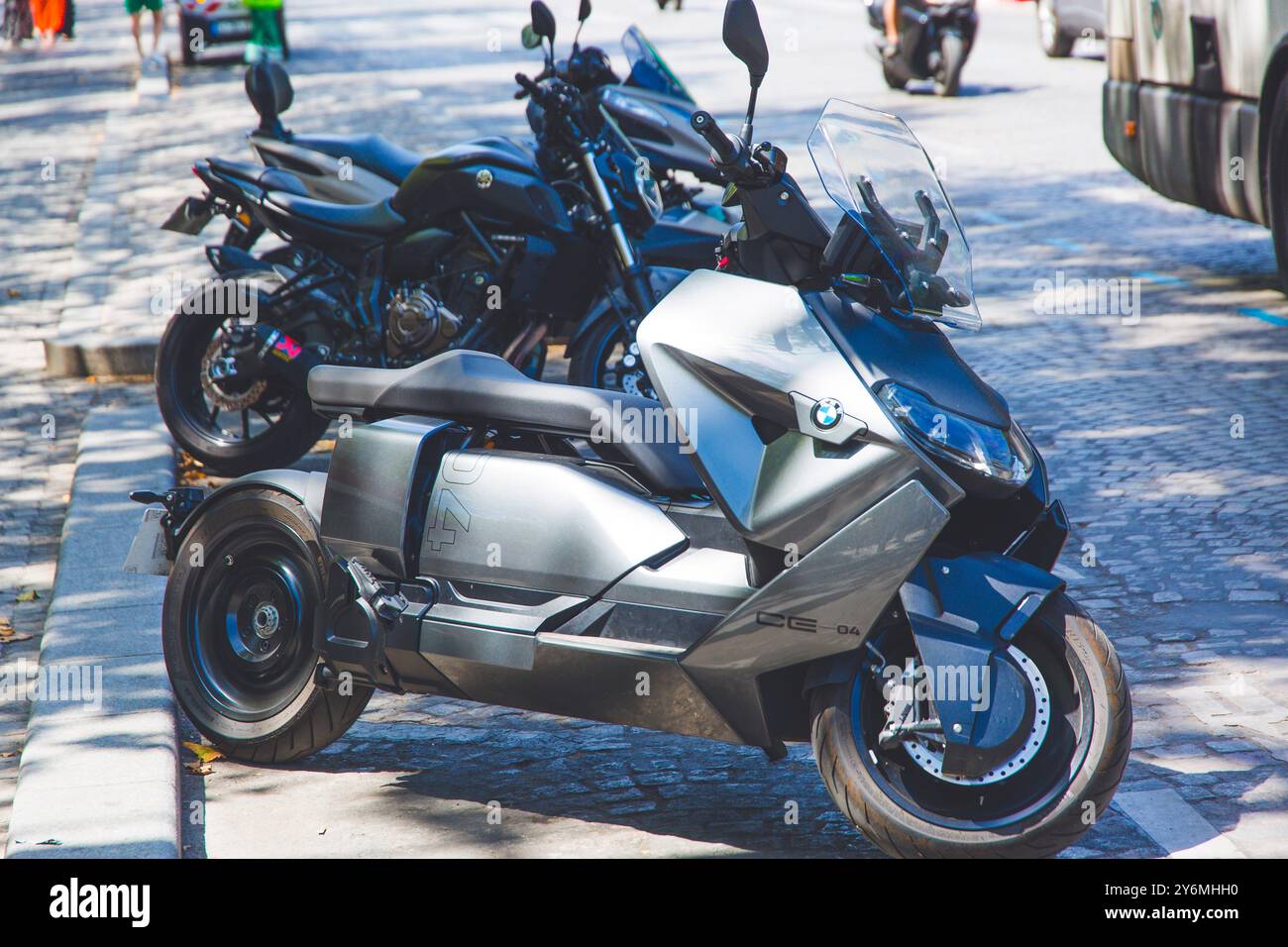 France, Ile-de-France, Paris, transport, scooter électrique BMW ce-04 Banque D'Images