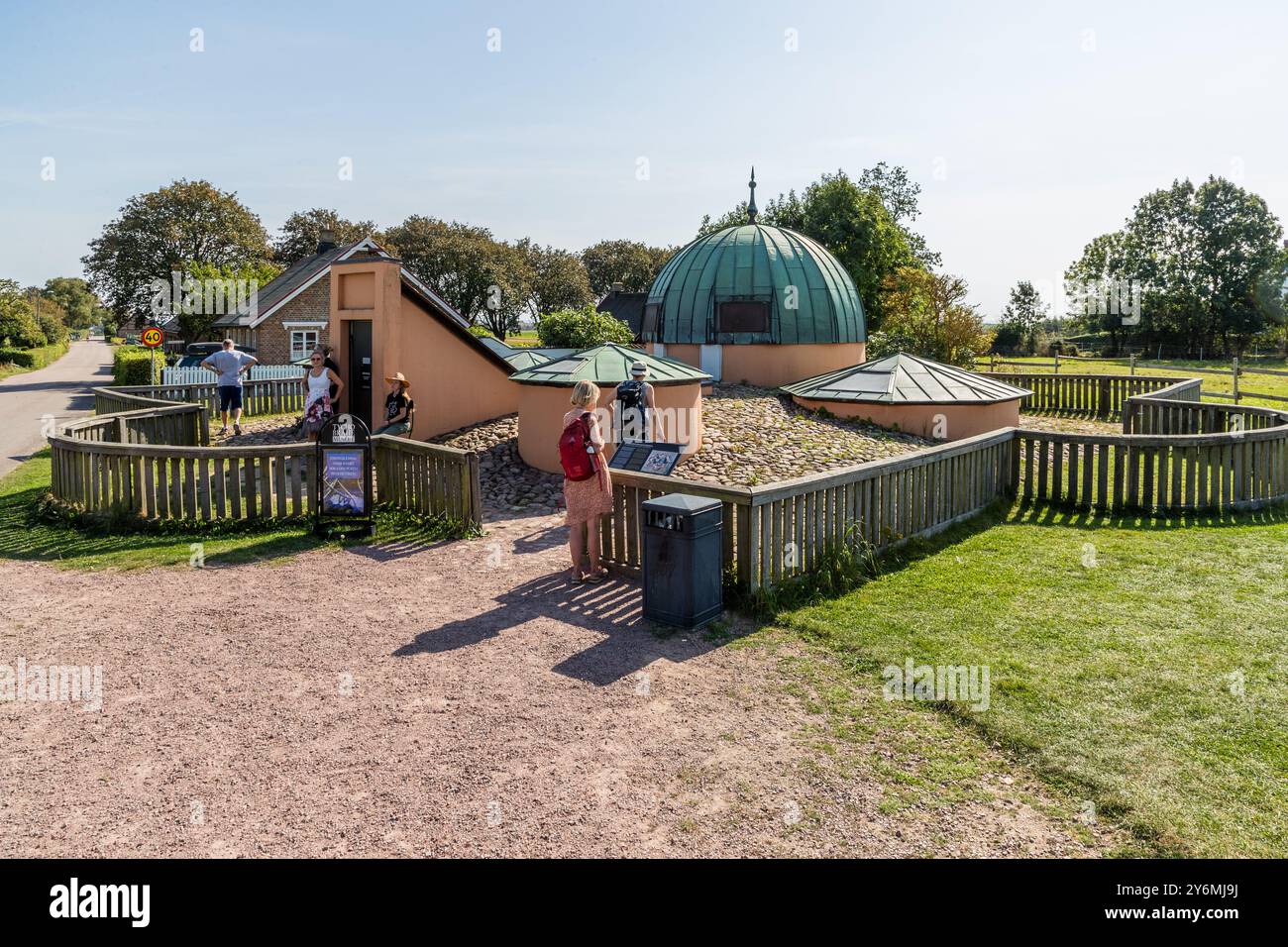 Dans l'observatoire souterrain de Tycho Brahe, qui a été reconstruit sur le site d'origine, ses observations du ciel, qu'il a faites avant l'invention du télescope, sont expliquées. Landsvägen, Landskrona kommun, Skåne, Skåne, Suède Banque D'Images