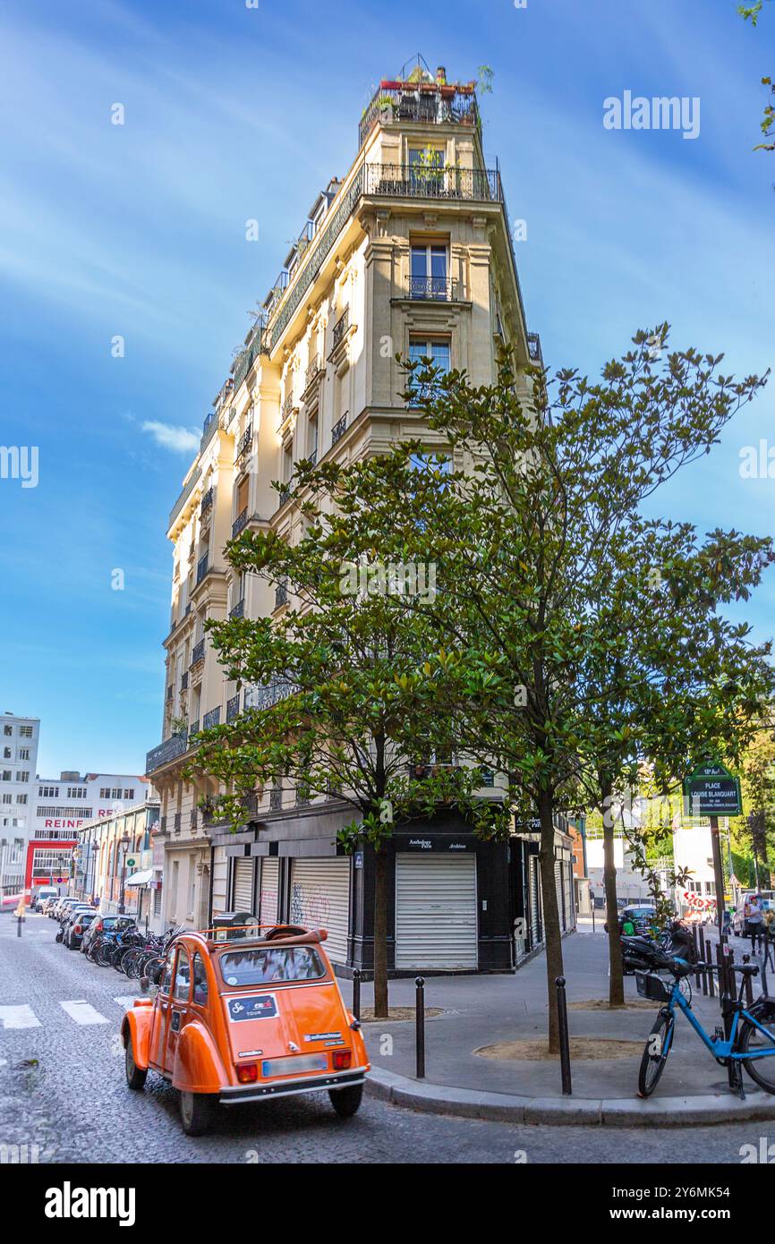 France, ile-de-France, Paris, Montmartre, immeuble d'angle Banque D'Images