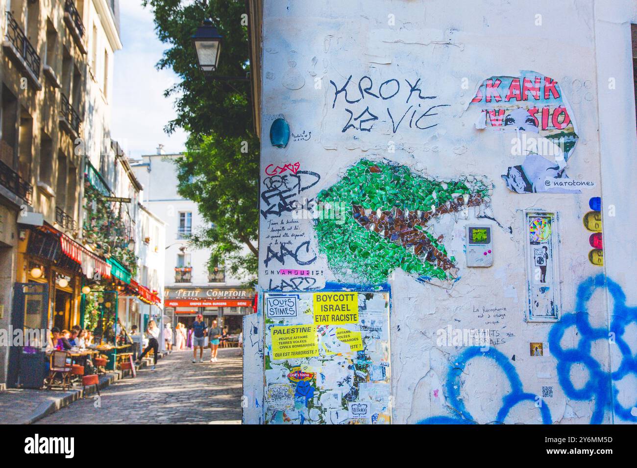 France, Ile-de-France, Paris, Montmartre, Street Art, dessin et politique sur un mur Banque D'Images