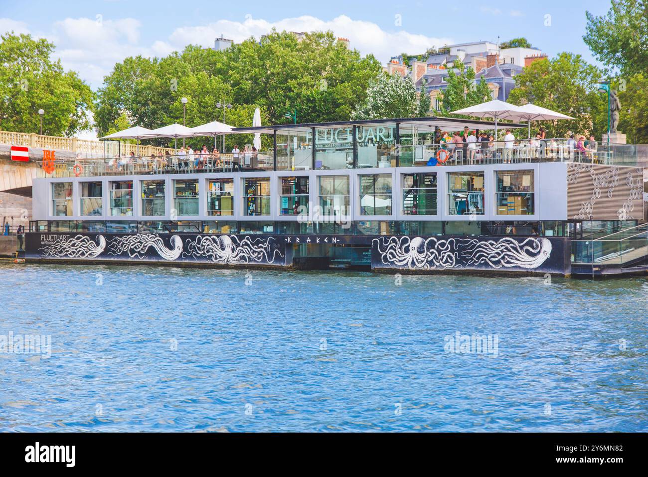 France, ile-de-France, Paris, Fluctuart est le premier centre d’art urbain flottant au monde Banque D'Images