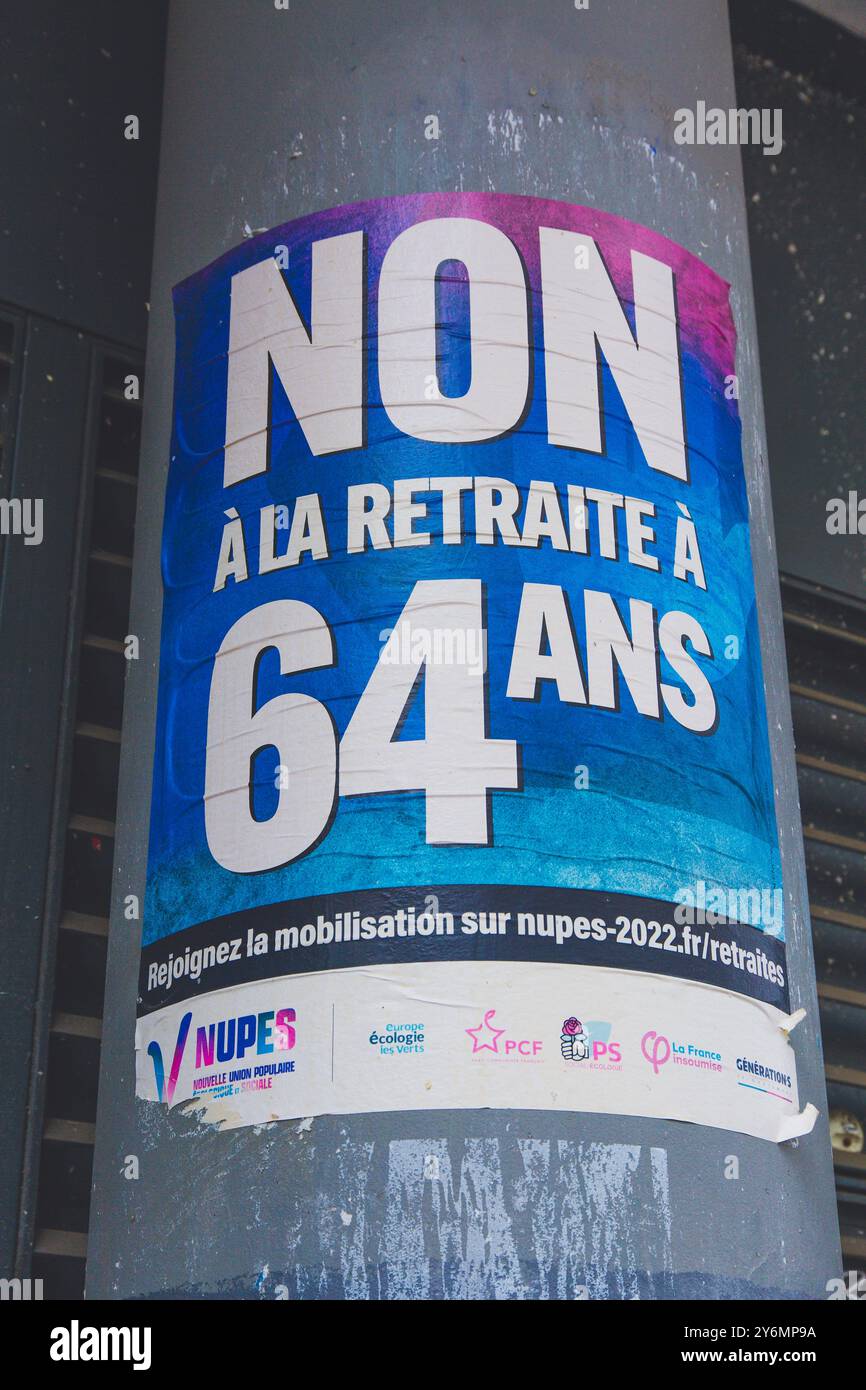 Affiche contre la réforme des retraites à 64 ans. NUPES. Banque D'Images