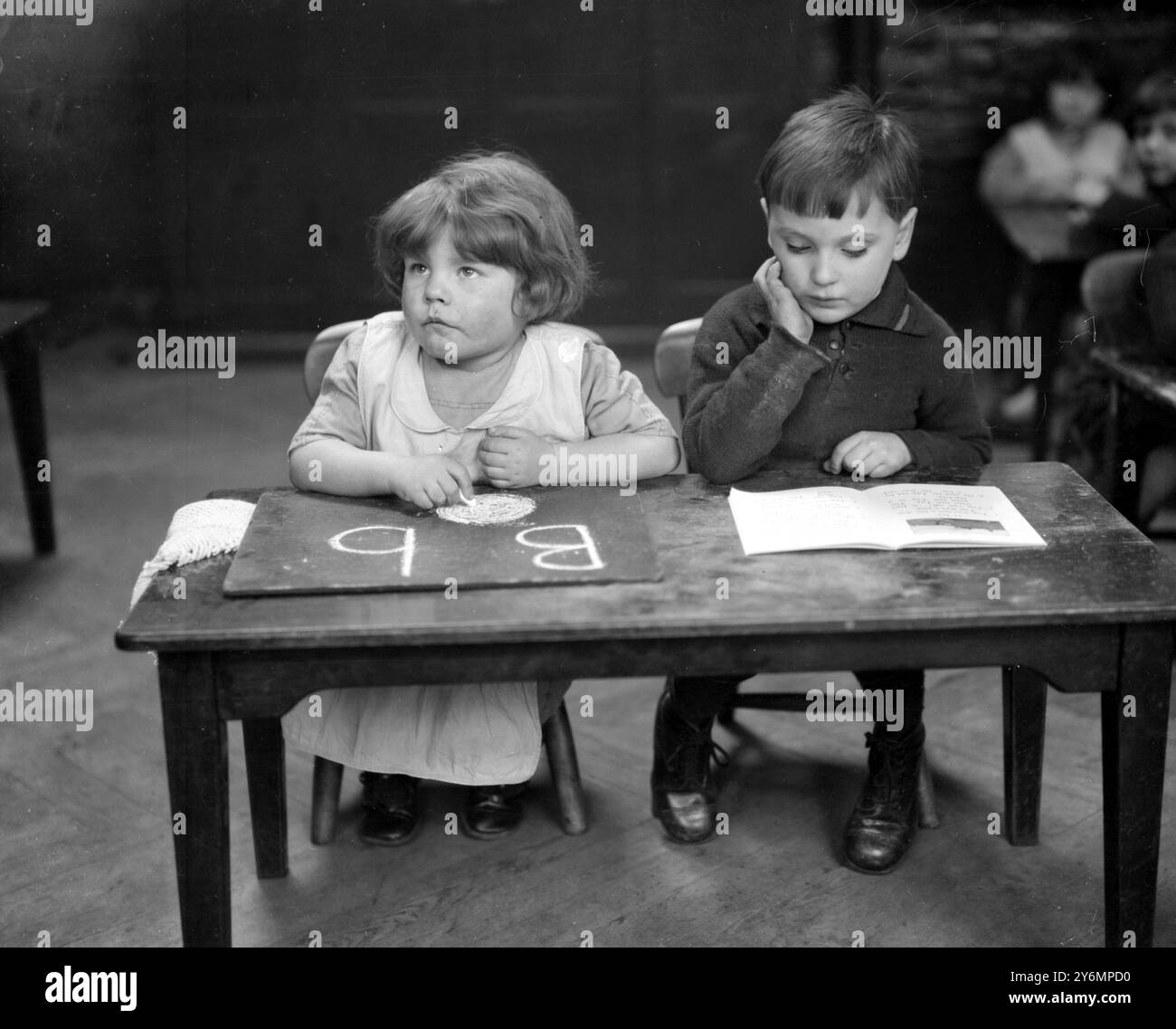 Une étude dans les expressions que la classe des nourrissons, école de la Sainte trinité, Lamberth 6 janvier, 1931 Banque D'Images
