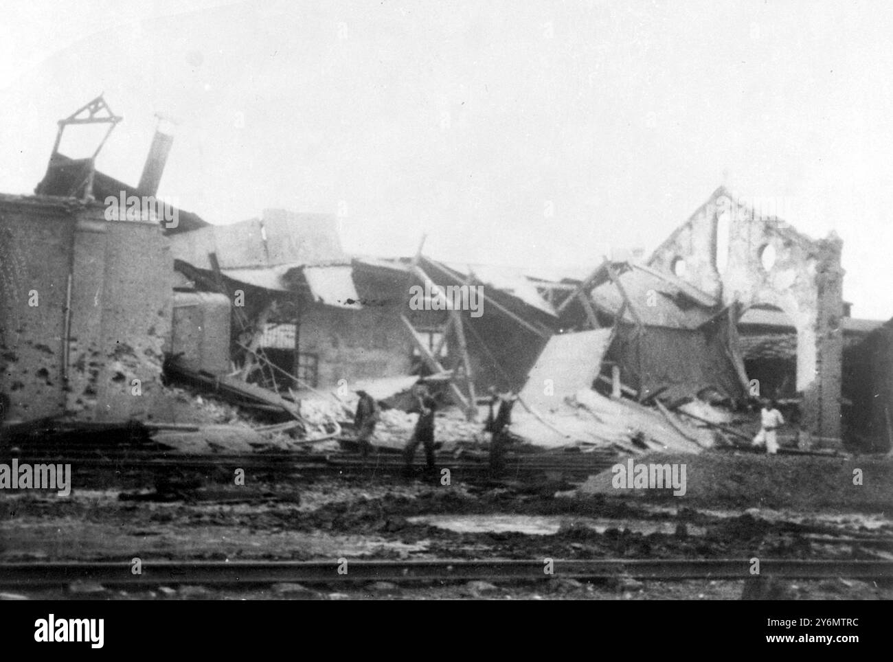 Des bombardements aériens et d'artillerie répétés par les forces japonaises ont mis en ruines la gare ferroviaire sud de Nantao, Shanghai. 14 septembre 1937 69274 Banque D'Images