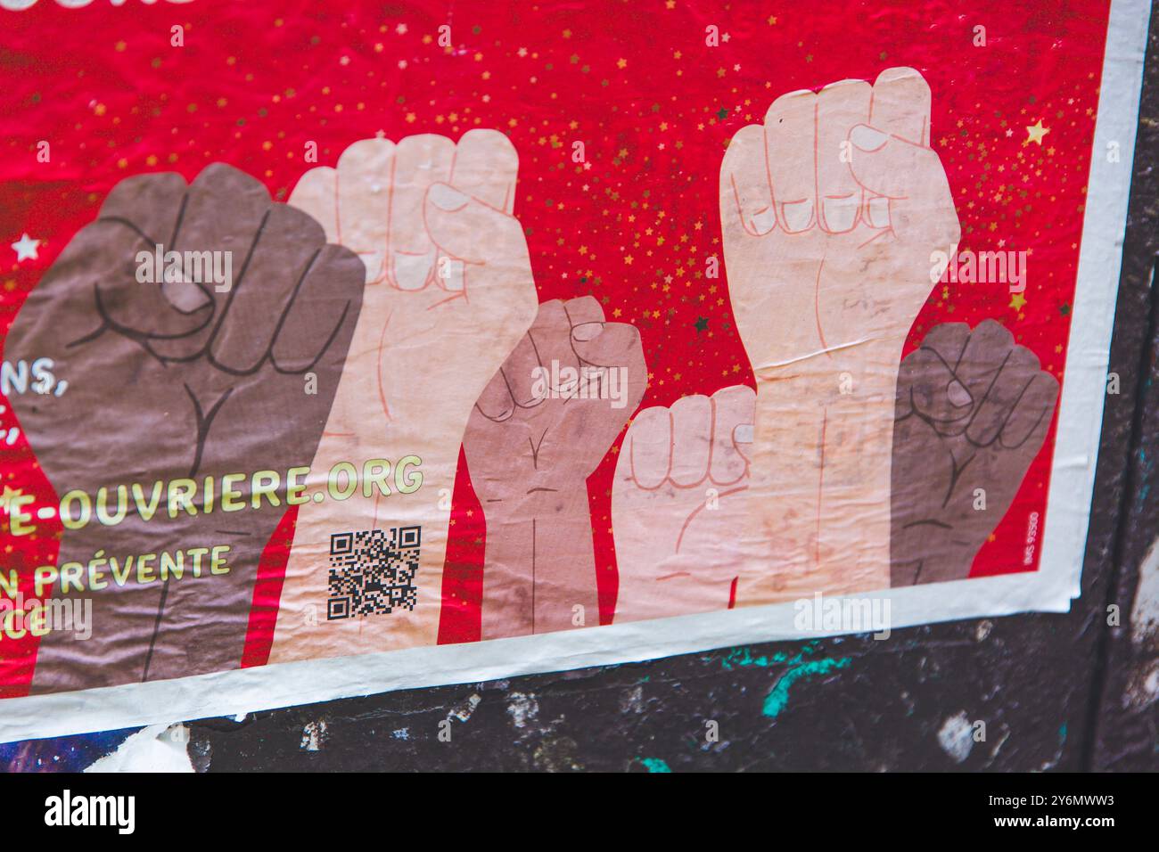 Affiche révolutionnaire avec des points en relief de différentes couleurs de peau Banque D'Images