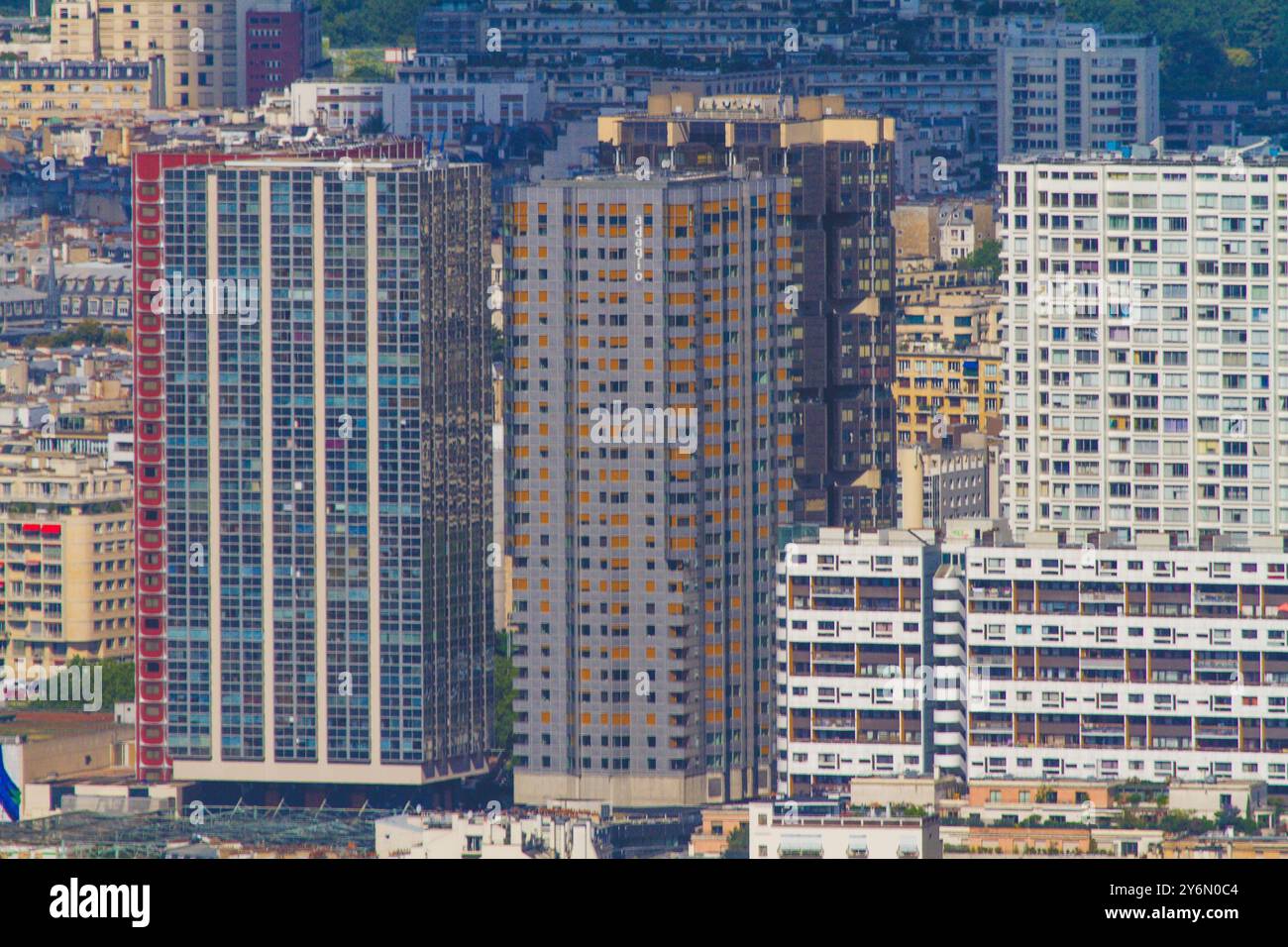 France, Paris, 15ème arrondissement. Quartier Grenelle ou Front de Seine, centre : la résidence Adagio ex Tour Flatotel, à gauche : la tour reflets. Banque D'Images