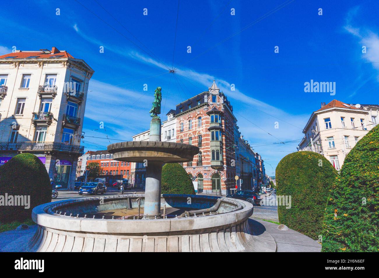 Belgique, Bruxelles, Saint-Gilles,porte-eau est une statue en bronze de Julien Dillens érigée au centre de la barrière de Saint-Gilles Banque D'Images