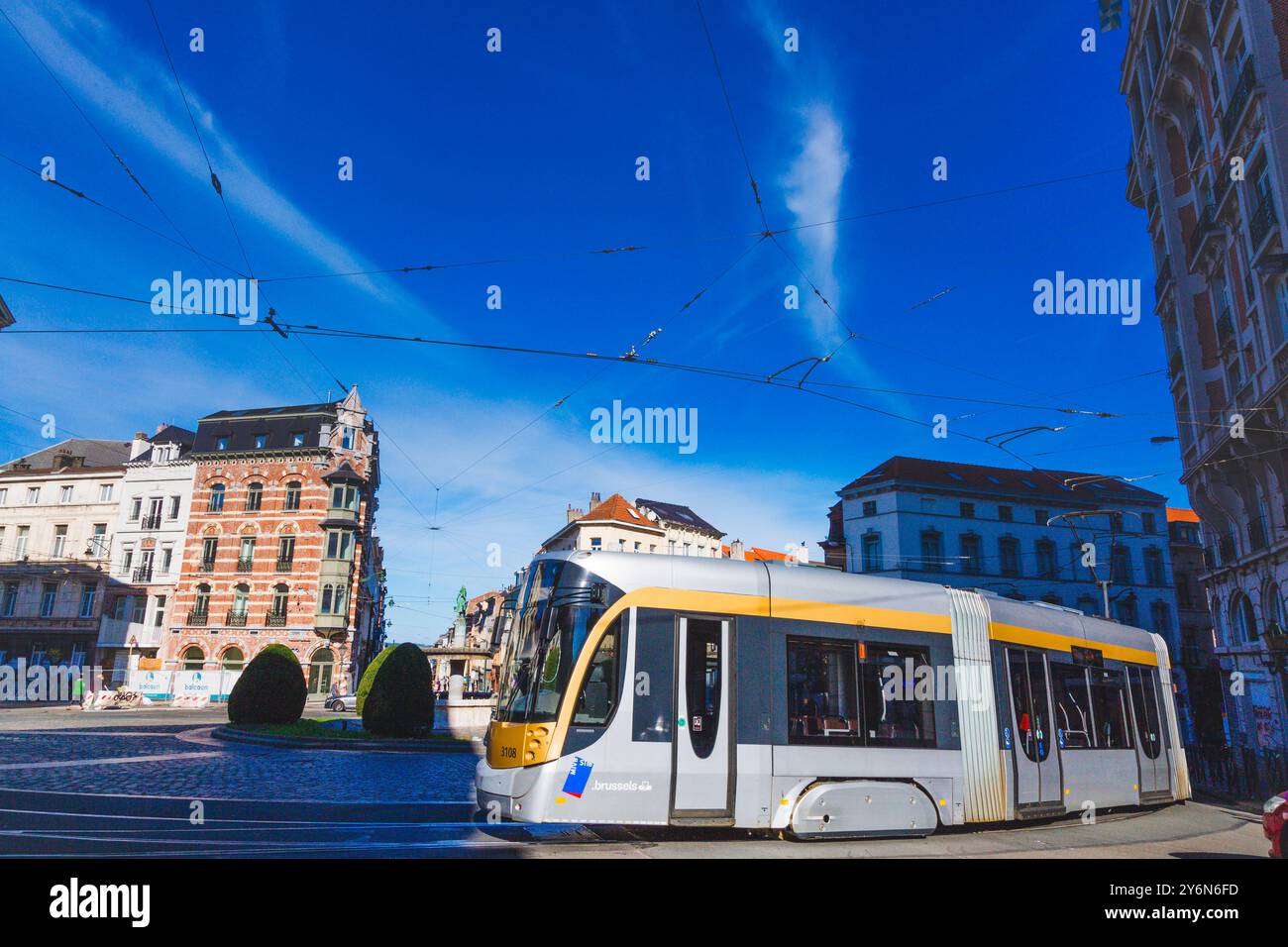 Belgique, Bruxelles, Saint-Gilles,porte-eau est une statue en bronze de Julien Dillens érigée au centre de la barrière de Saint-Gilles Banque D'Images