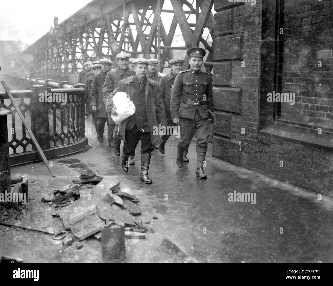 Soldats russes qui se sont échappés de l'Allemagne en Angleterre par la Hollande sur leur chemin de retour en Russie. Banque D'Images