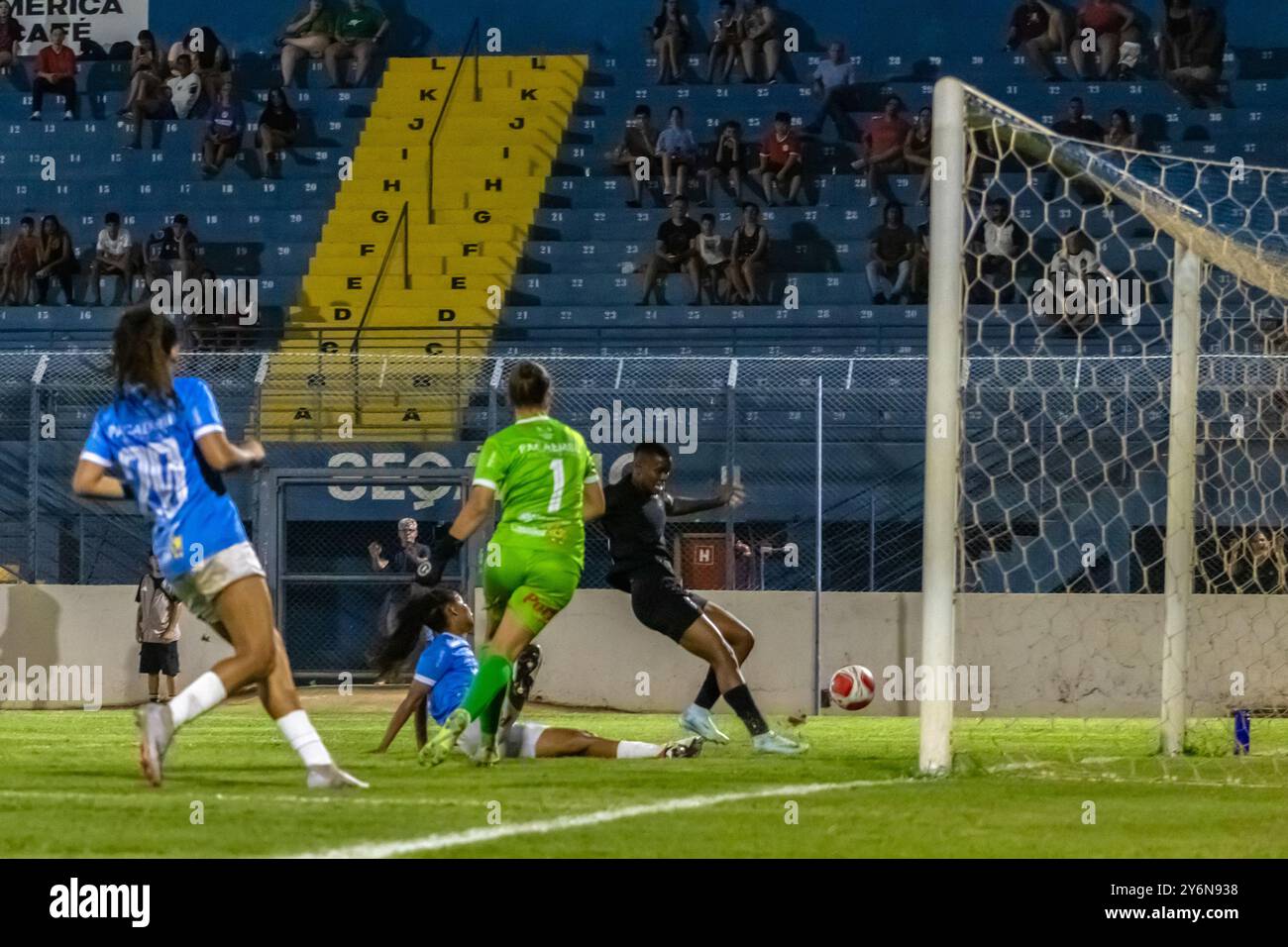 Marília, SP - 25.09.2024 : CORINTHIANS X MARILIA - match entre Corinthians et Marília, valable pour le Championnat Paulista féminin 2024, organisé au stade Bento de Abreu Sampaio Vidal, connu sous le nom de Abreuzão, à Marília, dans l'état de São Paulo, ce mercredi (25) (photo : Alf Ribeiro/Fotoarena) Banque D'Images