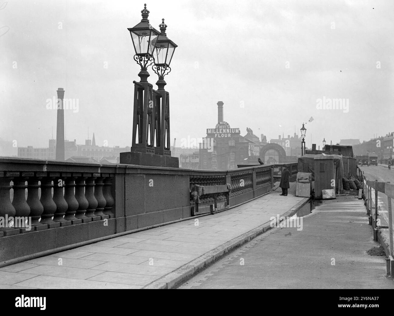 Waterloo Bridge - montrant la subsidence. 28 avril 1924 Banque D'Images