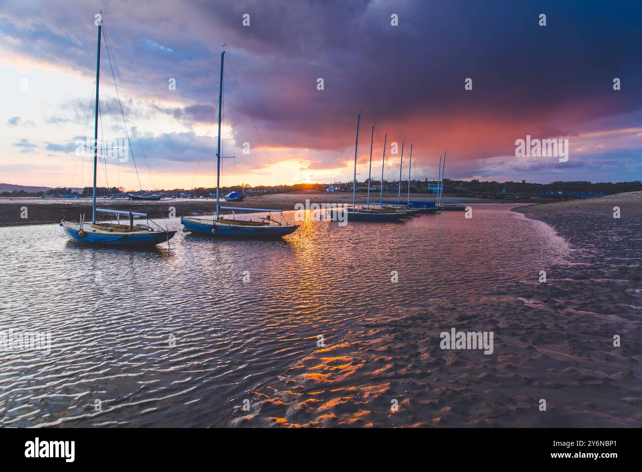 Royaume-Uni, Angleterre, île de Wight. St Helens. Voiliers dans la baie. Banque D'Images