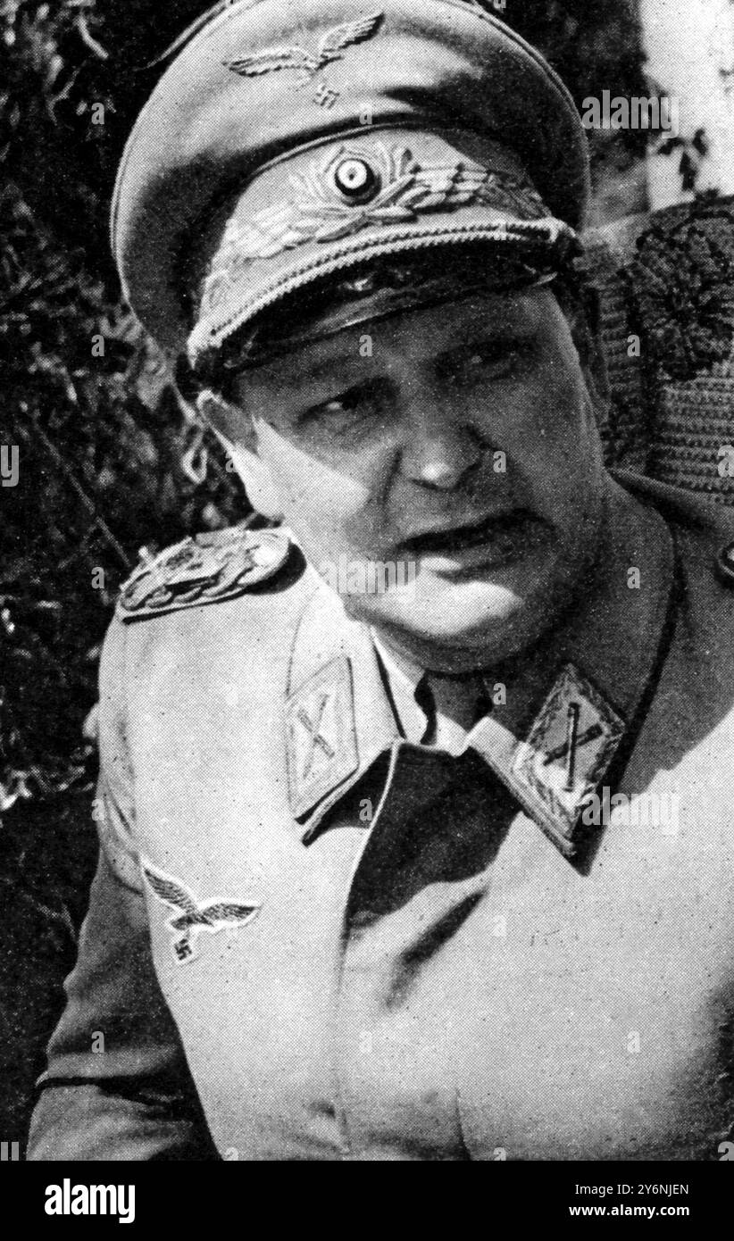 Le premier des nazis de haut rang à tomber entre les mains des alliés, quatre études du maréchal Goering sans ses médailles après sa reddition personnelle à la septième armée américaine mai 1945 ©2004 Topfoto Goering, Hermann Wilhelm (également Hermann Wilhelm Goring) maréchal et homme politique nazi allemand ; fondé la Gestapo ; suicide  1893-1946 Banque D'Images
