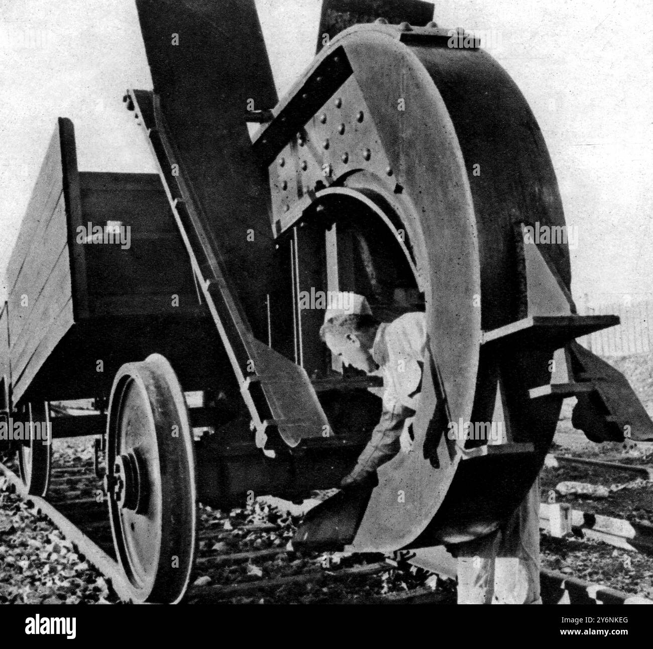 Le nouvel épave allemand sur piste, capturé par Commandos à Termoli, le grand crochet à l'arrière qui arrache les traverses. Décembre 1943 ©2004 Topfoto Banque D'Images