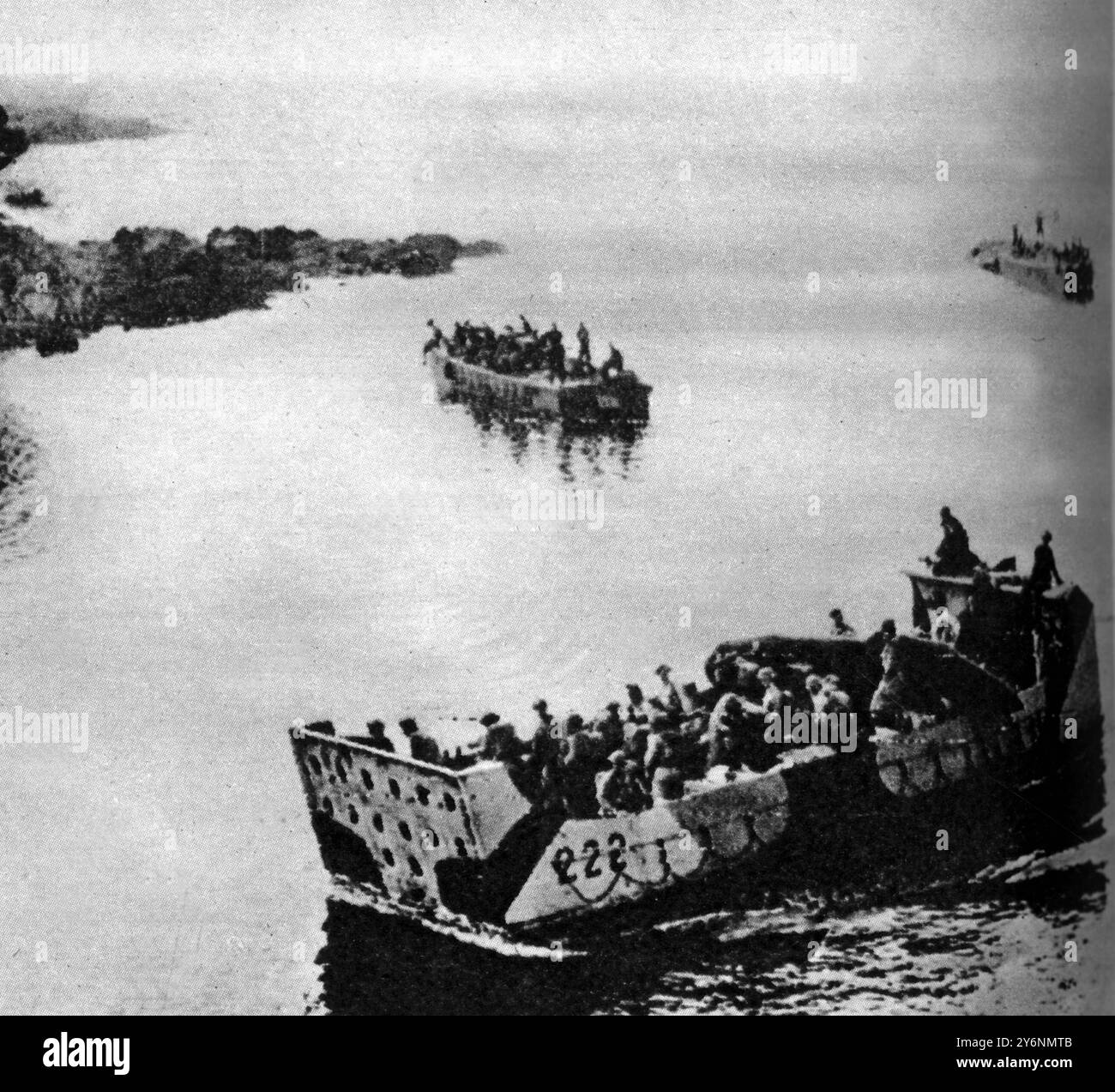 Six heures avant l'heure H, le 15 août, les troupes du commando ont capturé l'île de Levant dans les Iles de Hyères à l'est de Toulon : une embarcation de débarquement canadienne débarque du ravitaillement août 1944 ©2004 Topfoto Banque D'Images