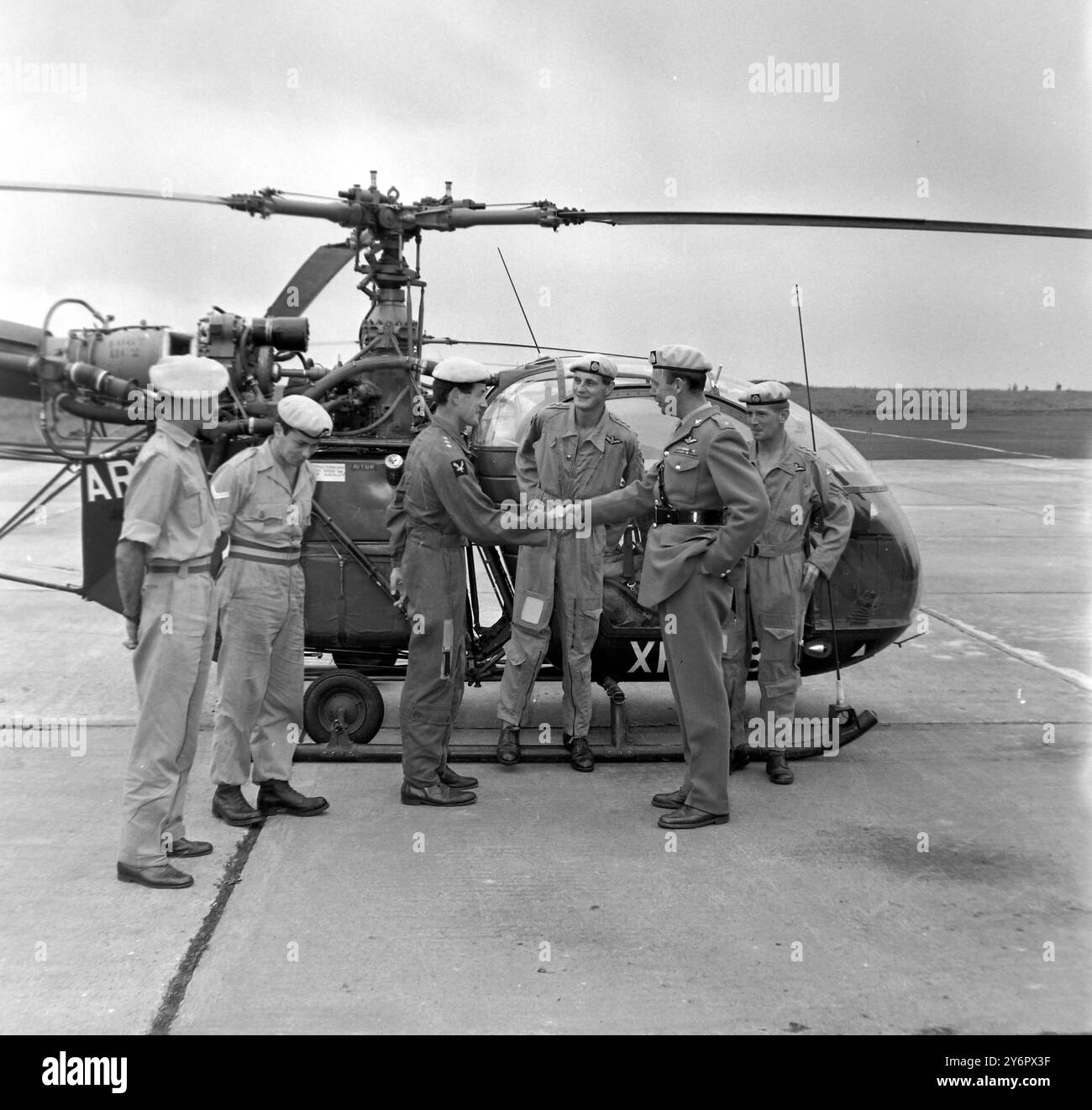 LE CAPITAINE PAUL WALTERS AVEC LE MAJOR RUSSELL MAJ À DETMOLD ALLEMAGNE / ; 9 JUILLET 1962 Banque D'Images