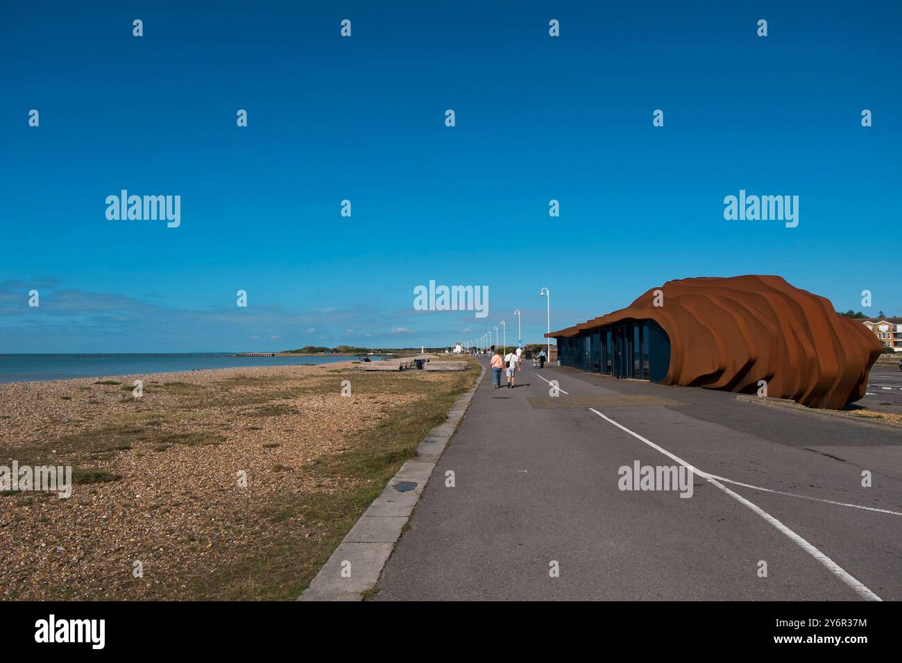 L'East Beach Cafe conçu par Thomas Heatherwick en 2005 sur la plage de Littlehampton, West Sussex, Royaume-Uni Banque D'Images