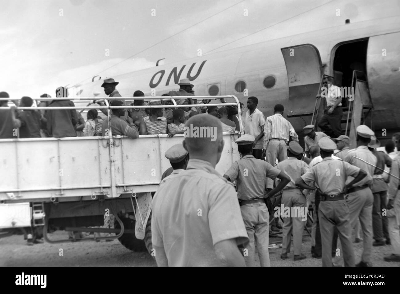 RÉFUGIÉS KATANGA EN ATTENTE DE VACCINATION ; 5 JUIN 1962 Banque D'Images