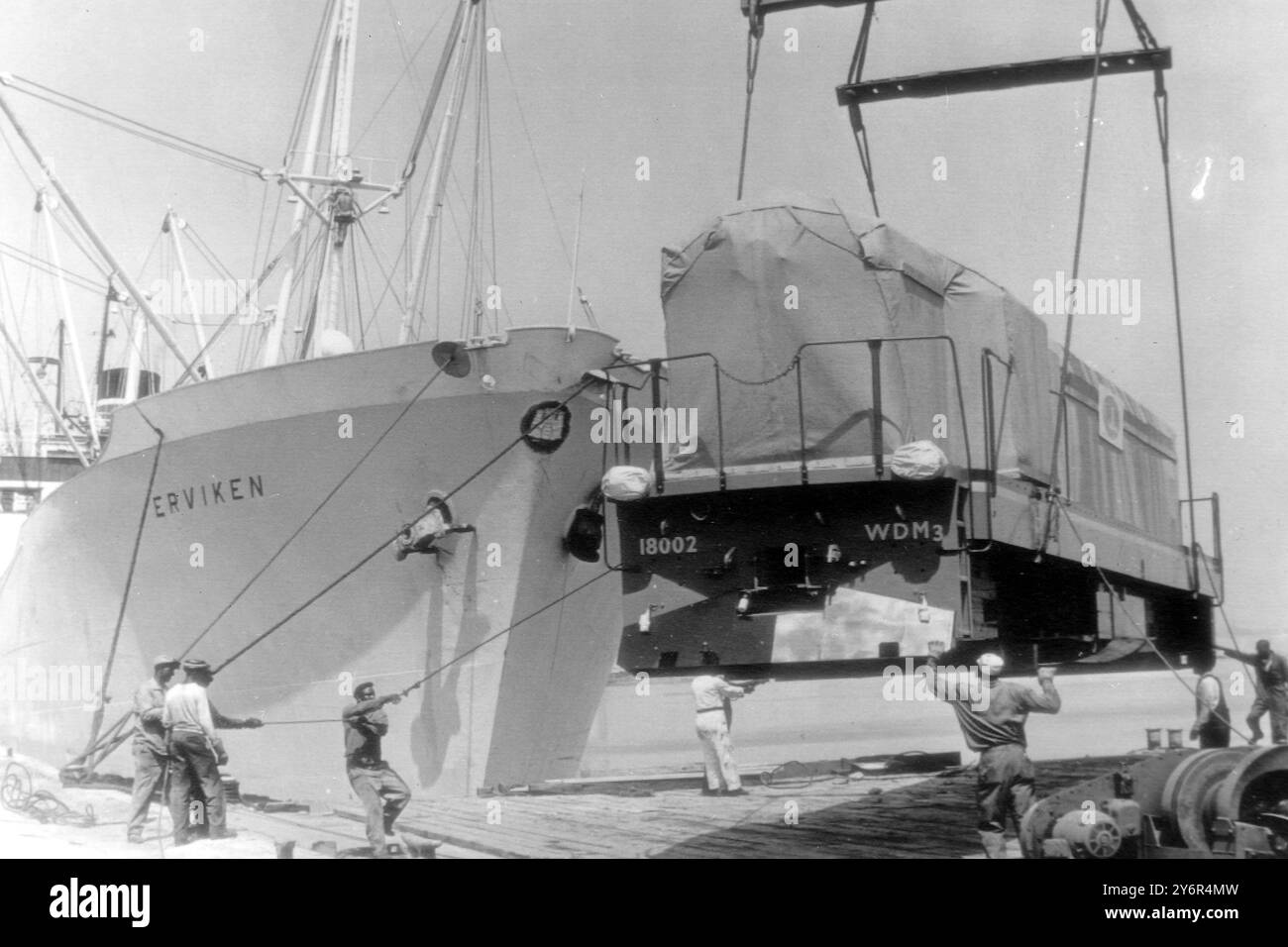 LOCOMOTIVE DE CHEMIN DE FER COMMANDÉE À L'INDE DES ÉTATS-UNIS PRÉPARÉ POUR L'EXPORTATION ; 28 MAI 1962 Banque D'Images