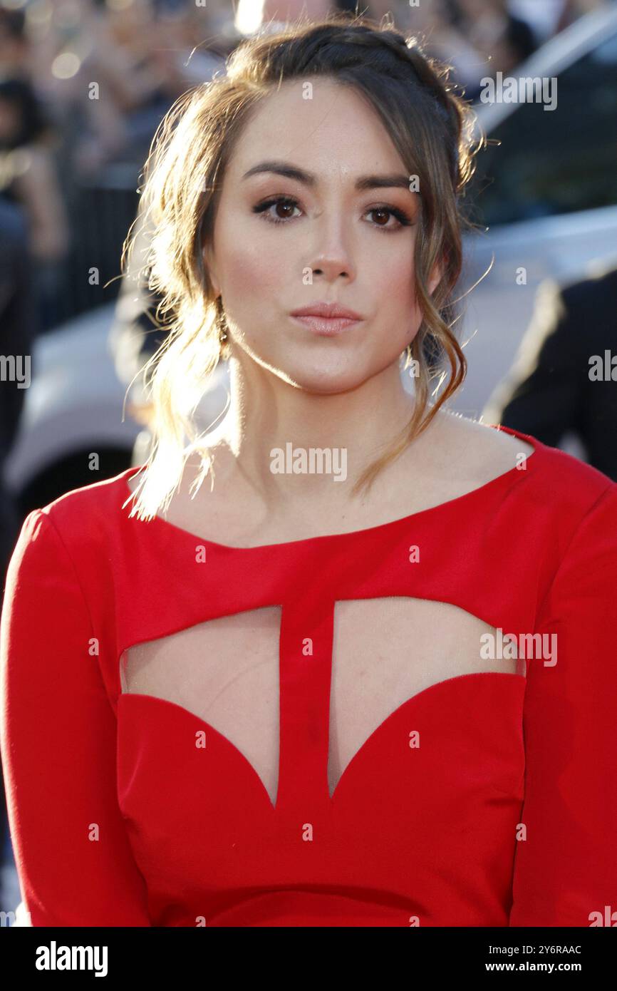 Chloe Bennett à la première mondiale de « Captain America: Civil War », qui s'est tenue au Dolby Theatre à Hollywood, aux États-Unis, le 12 avril 2016. Banque D'Images