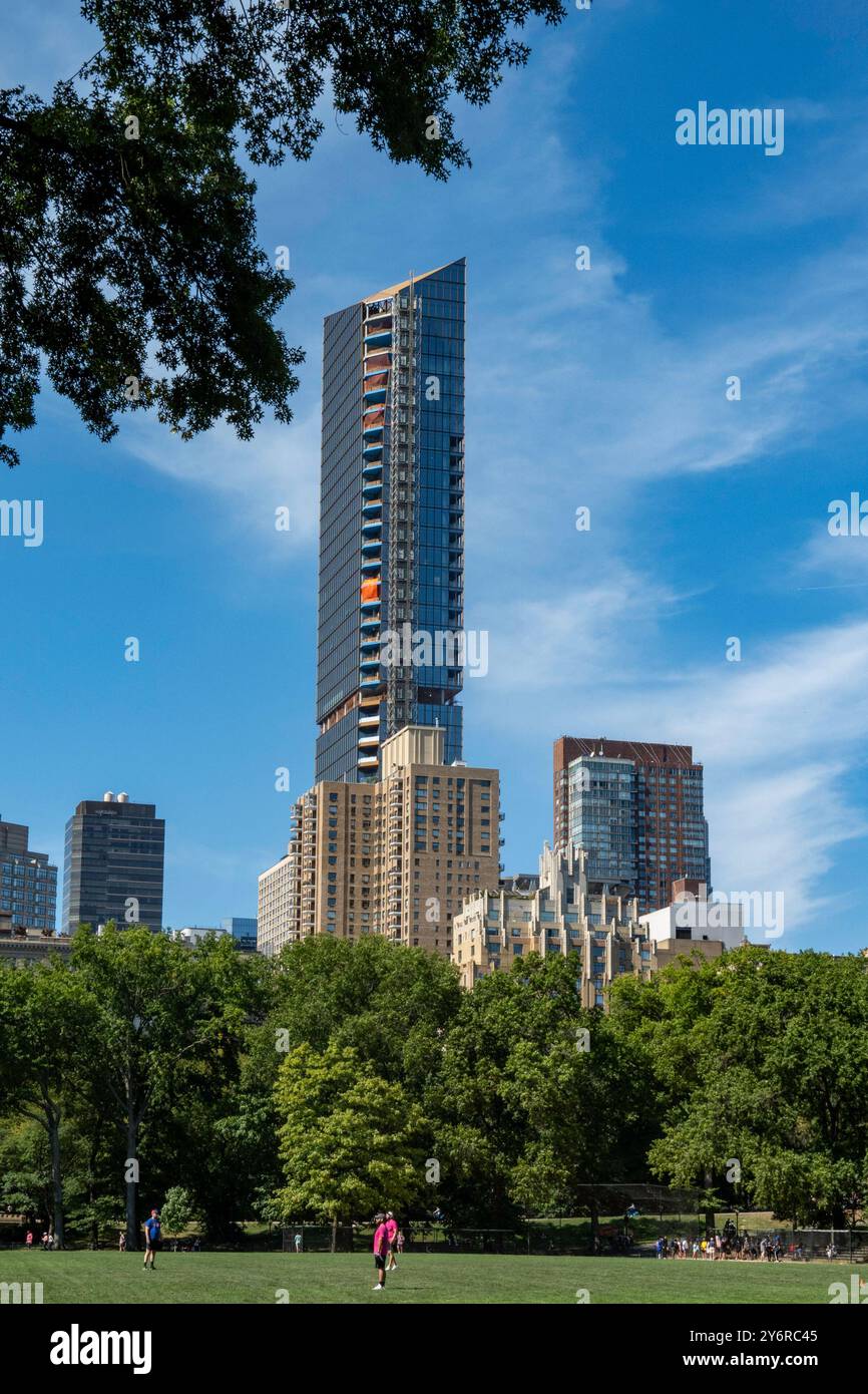 50 West 66th est un condominium de 69 étages surplombant Central Park sur le côté ouest supérieur, 2024, NYC, USA Banque D'Images