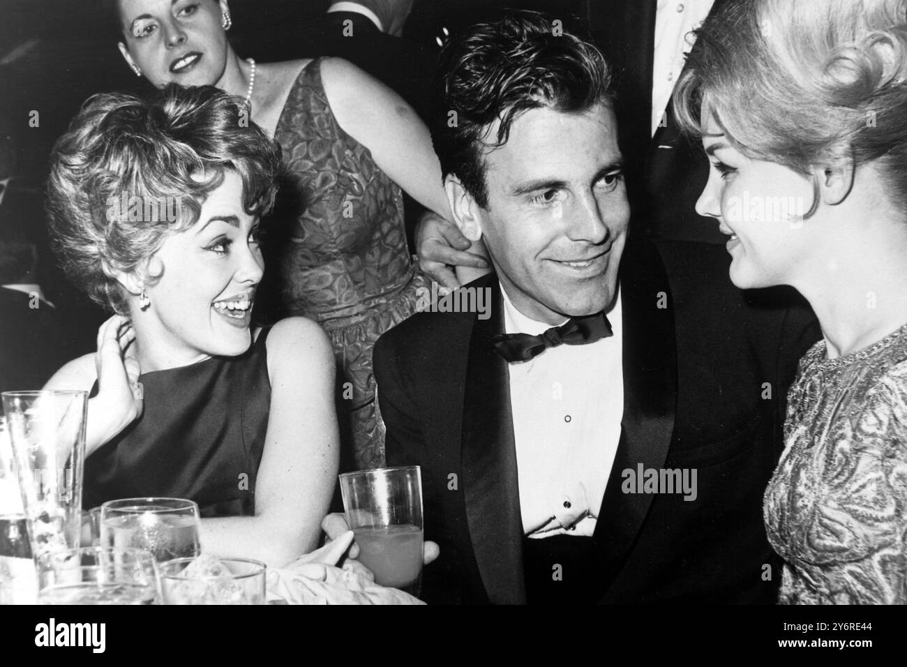 CAROL BAKER, BARBARA RUSH B & MAXIMILLIAN SCHELL IN HOLLYWOOD / ; 11 AVRIL 1962 Banque D'Images