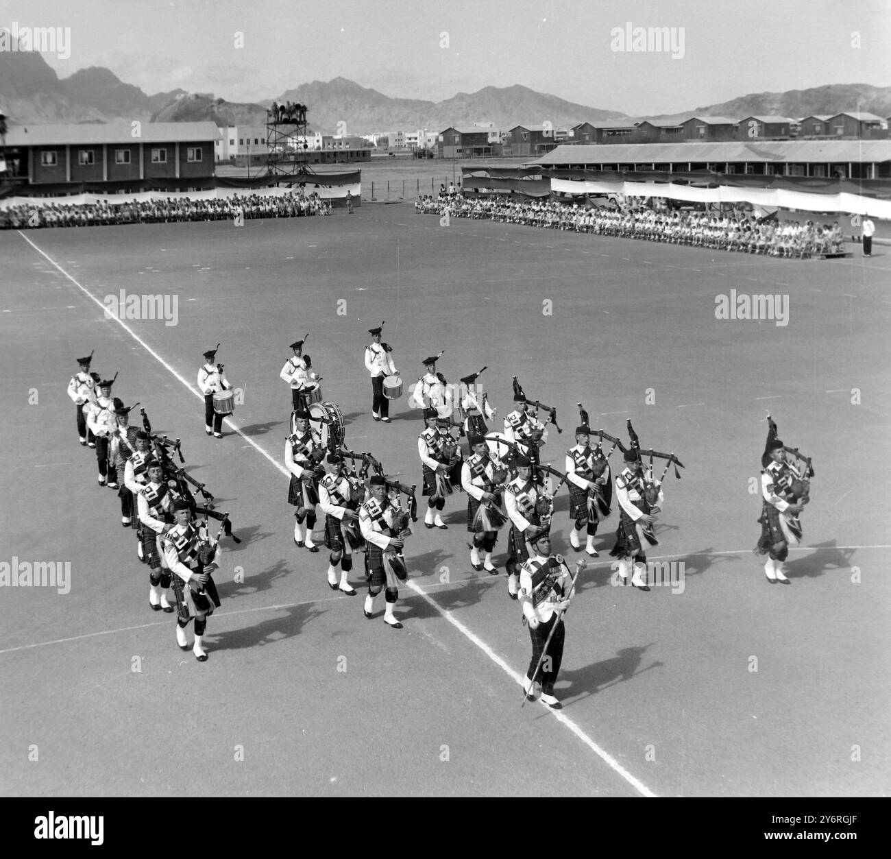 GROUPE DE TAMBOURS ET DE PIPES DES FORCES BRITANNIQUES DE KINGS OWN SCOTTISH BORDERERS 30 MARS 1962 Banque D'Images