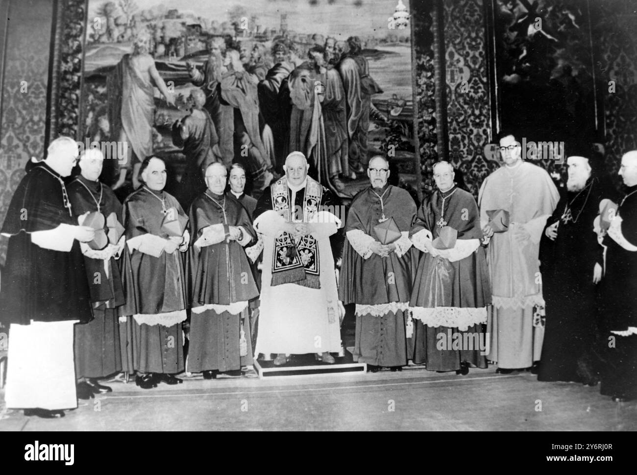 LE PAPE JEAN XXIII AVEC DE NOUVEAUX CARDINAUX À LA CITÉ DU VATICAN 22 MARS 1962 Banque D'Images
