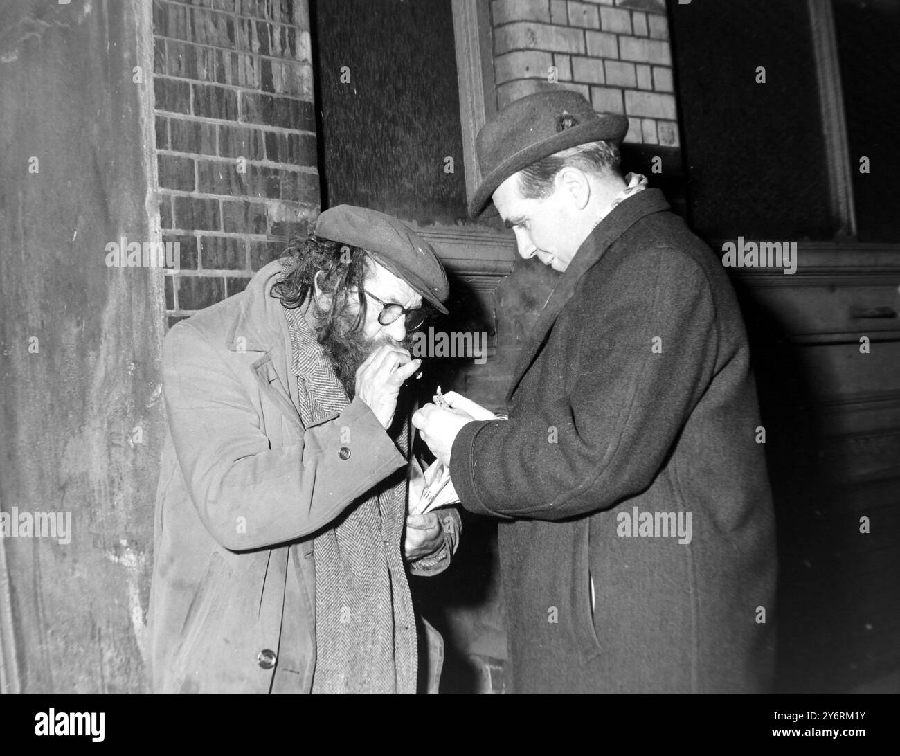 CHANTEUR IAN WALLACE AVEC TRAMP ALFRED NOLANDS A / 7 MARS 1962 Banque D'Images